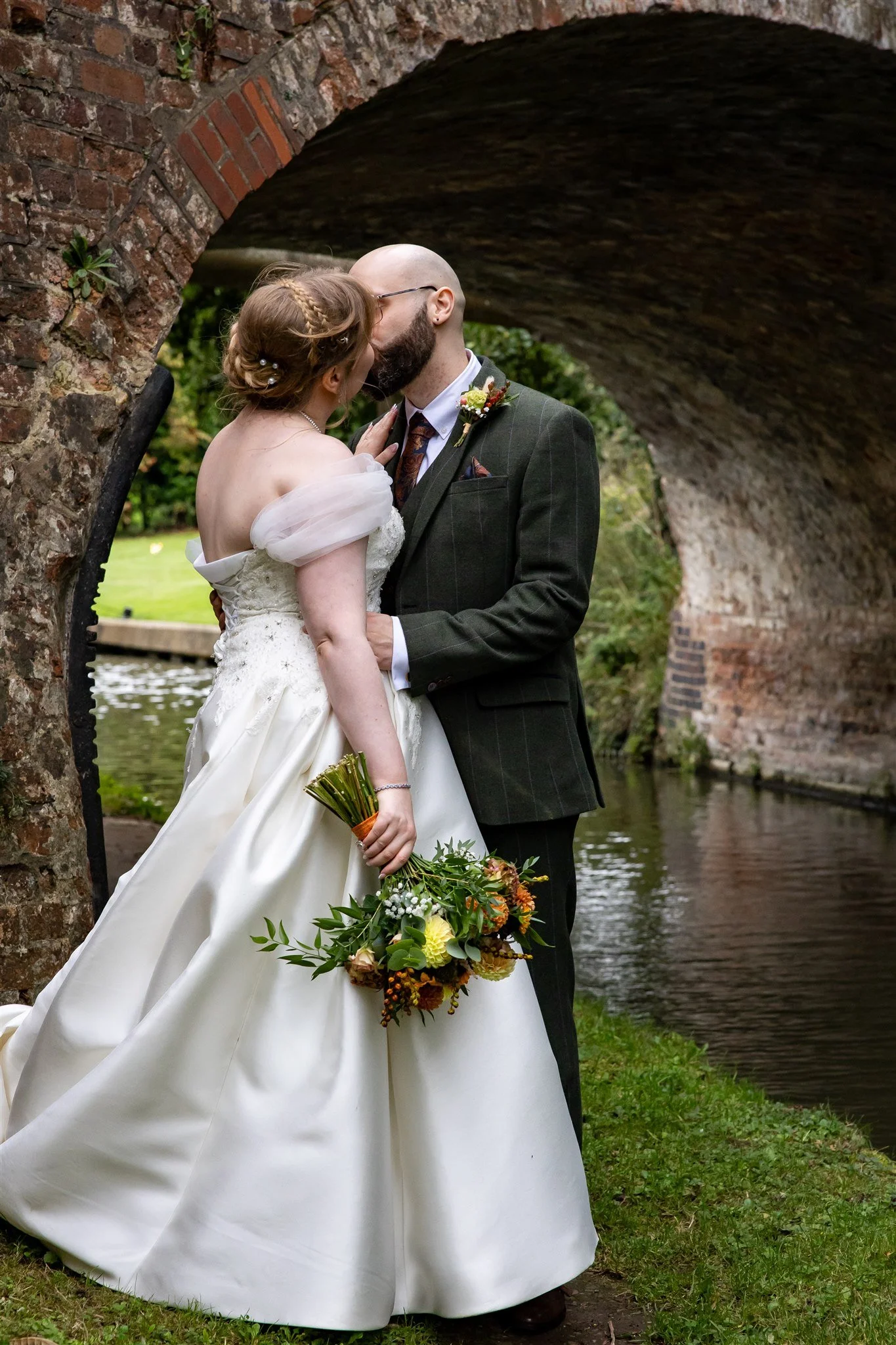 Whimsical Autumn wedding at dodmoor house