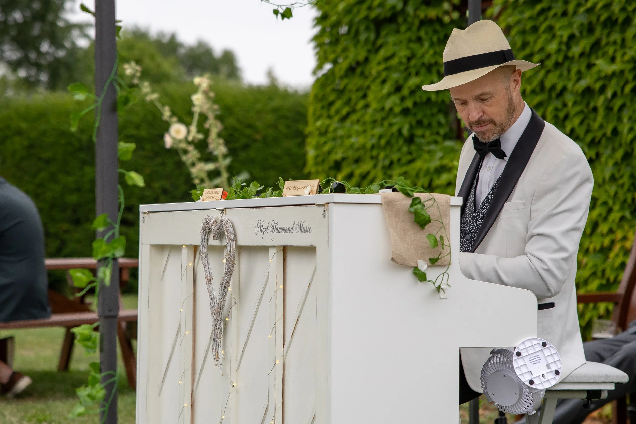 7 ways to keep your wedding guest entertained