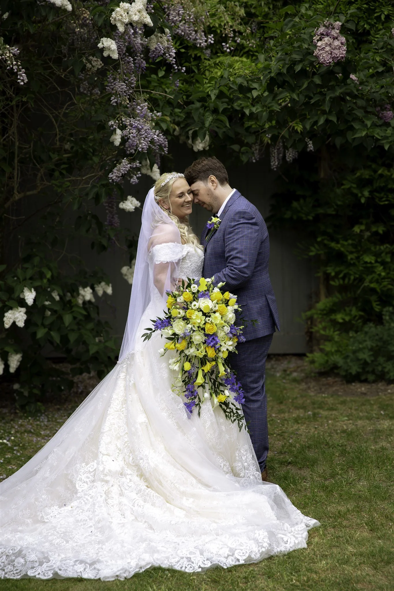 Vibrant and authentic wedding photography