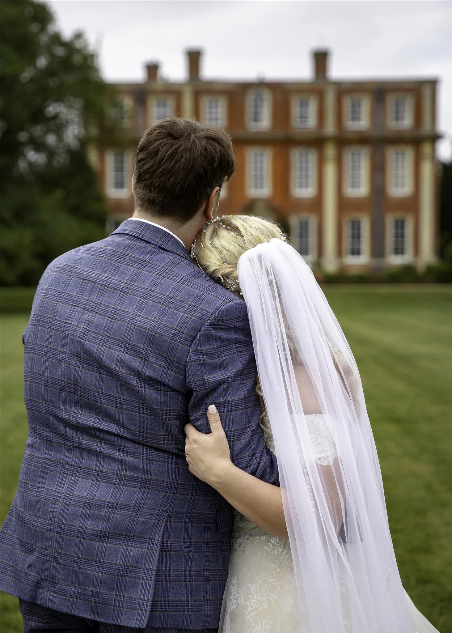 Vibrant and authentic wedding photography