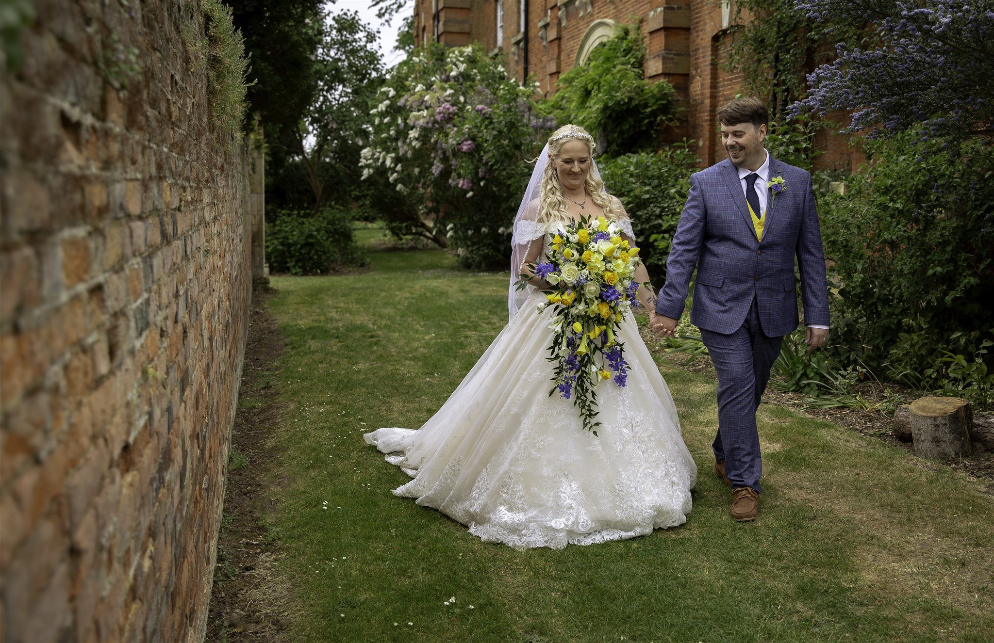 Vibrant and authentic wedding photography