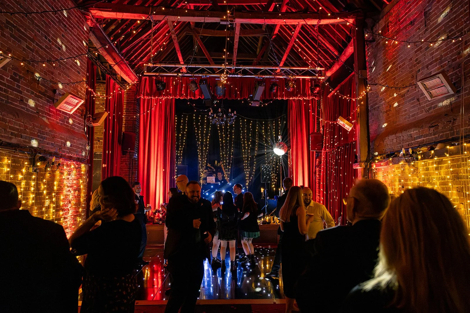 Vibrant and authentic wedding photography