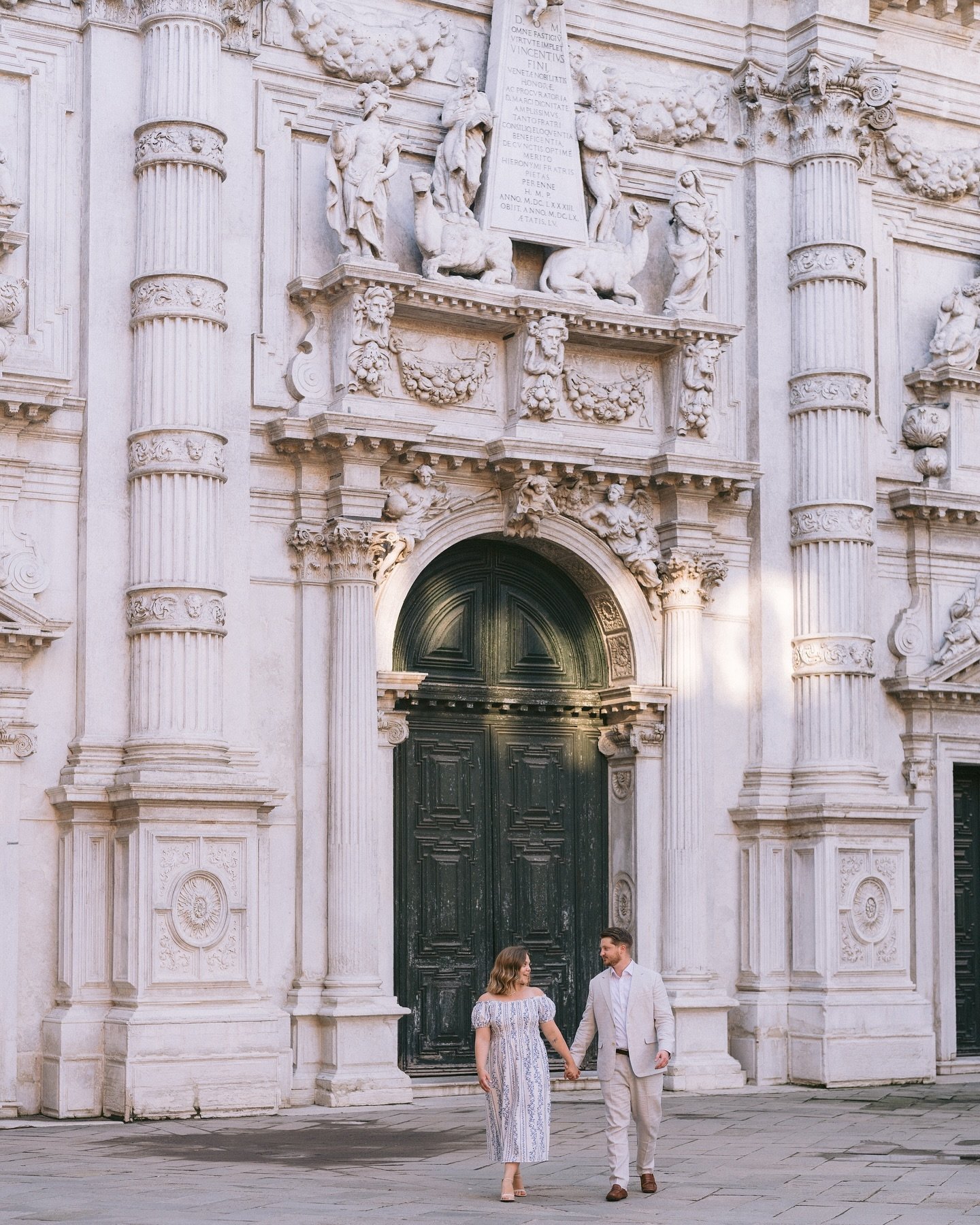 Surprise at the end of the gallery 💍🤫

&bull;
&bull;
&bull;

#venicephotographer#destinationweddingphotographer#engagement#engagementitaly#engagementvenice#proposalvenice#veniceweddingphotographer#veniceweddingphotoshoot#veniceweddingphotographer#i