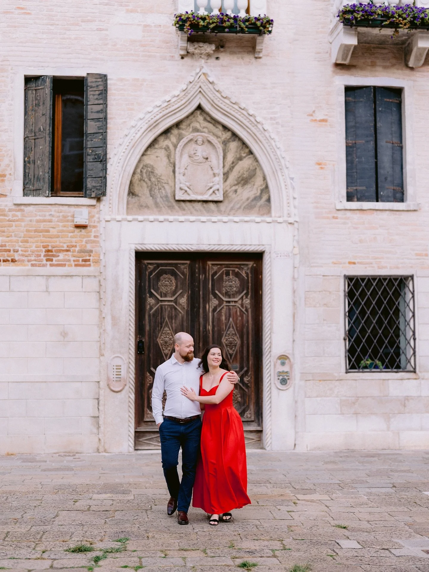 Red dress, Venetian dawn, timeless love.
Walking through hidden corners, under ancient facades, by the gondolas and the marble of San Marco &mdash; every step tells a story of intimacy and elegance. Venice isn&rsquo;t just a backdrop, it becomes part