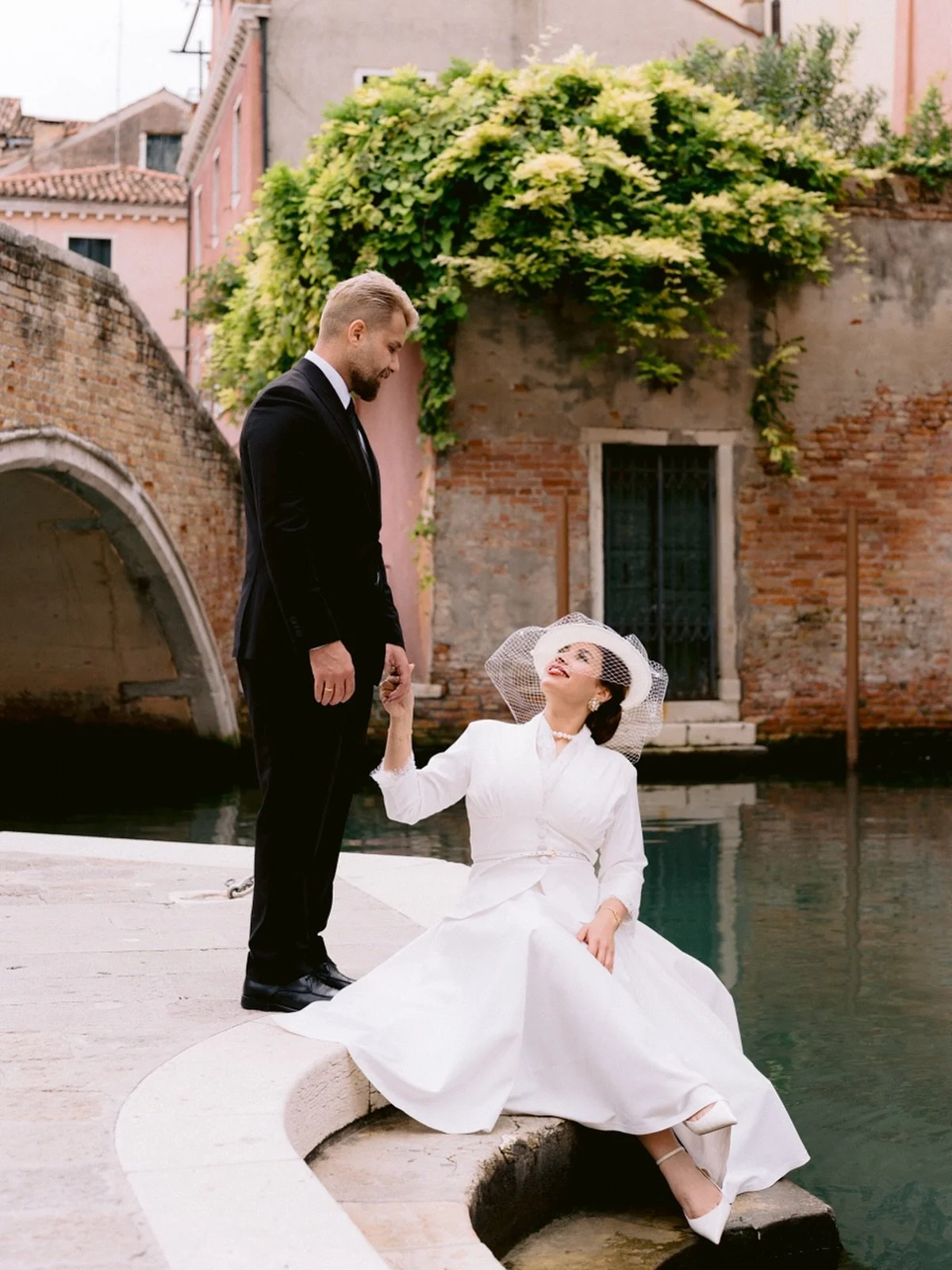 A quiet moment in Venice &mdash; where timeless elegance meets a love that feels like it belongs to another era.

&bull;
&bull;
&bull;

#venicephotographer#venicecouplephotoshoot#veniceweddingphotographer#italyphotographer#venicephotography#venicepho