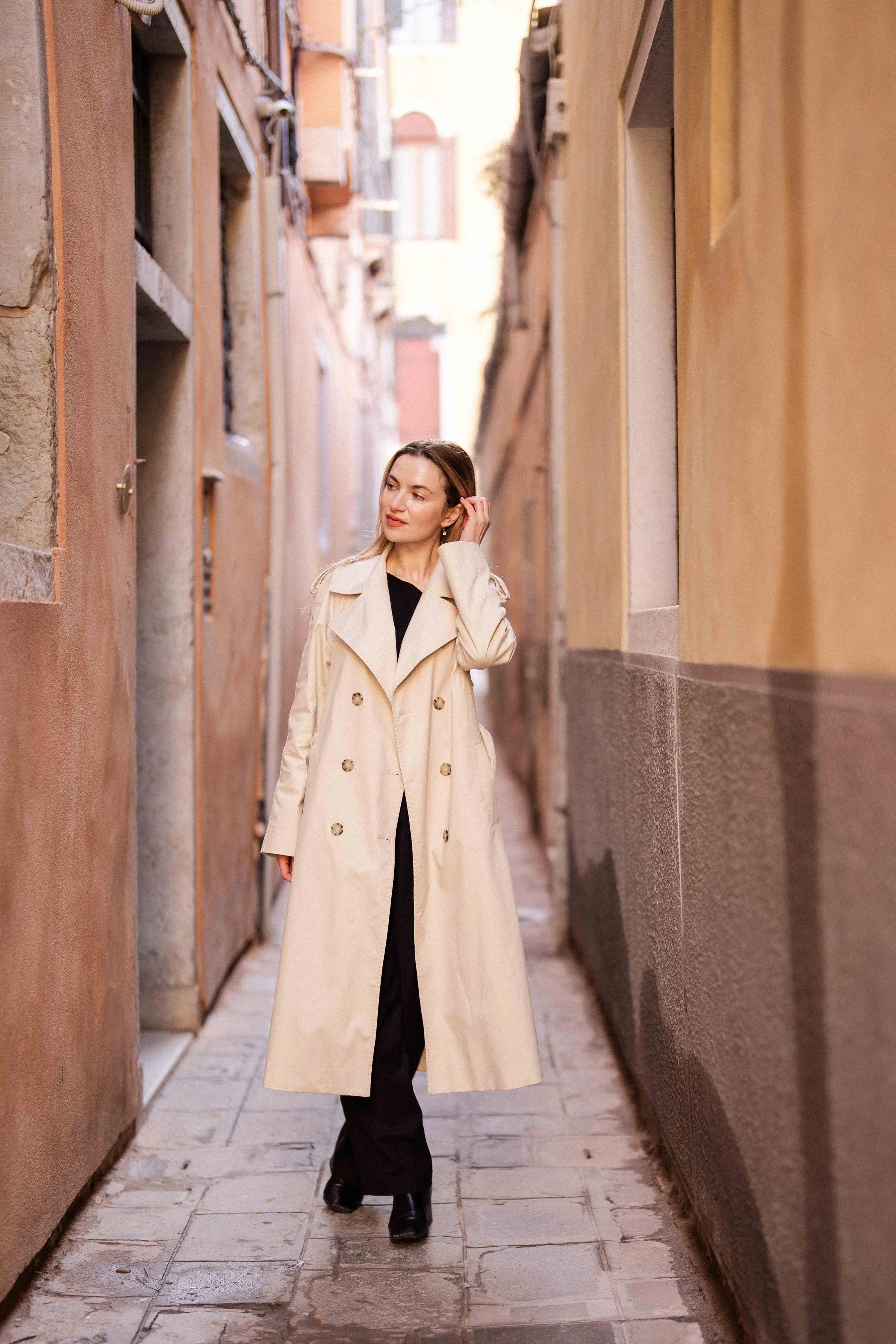 Experience the Magic of Venice: A Solo Photoshoot with a Talented Photographer