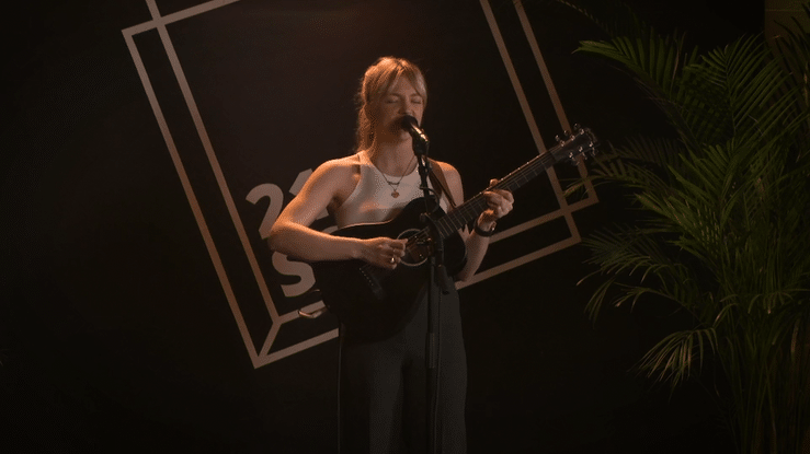 B&O - Live Broadcast - Eloise - 10_03_2021-high.gif