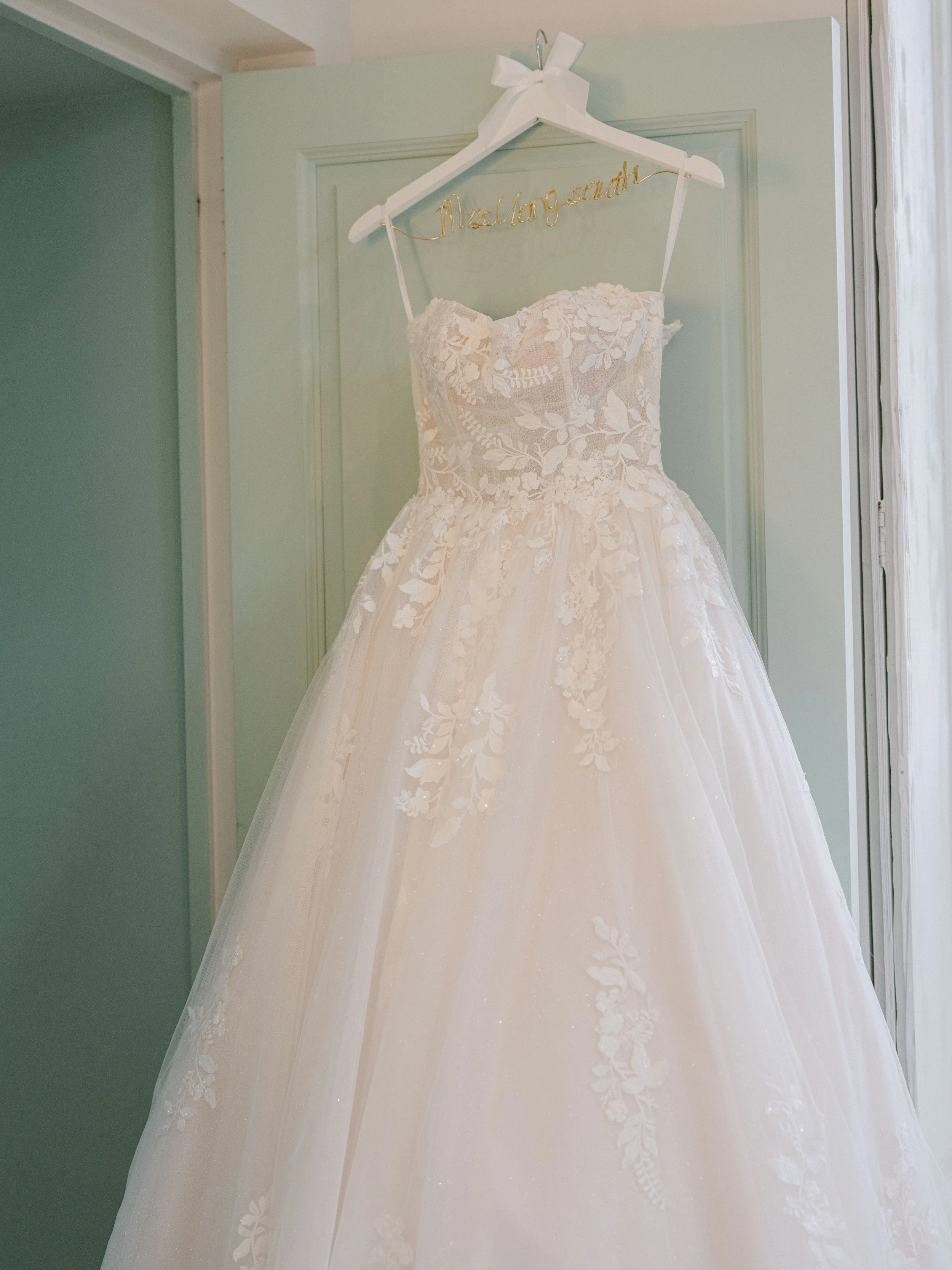 danielle-neil-getting-ready-d (45).jpg