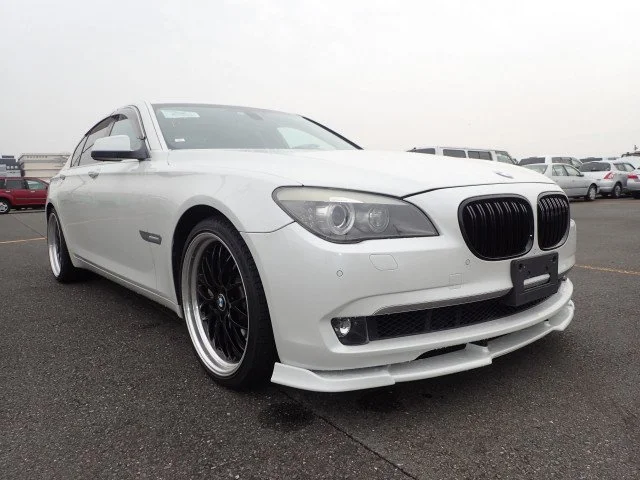 740i