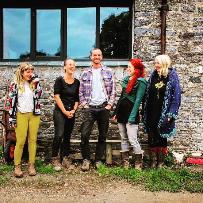 🪴The Baddaford Collective🪴

The members of the collective, from left to right //
Sophie @pigmentplantdyes 
Ronja and Fred @vital.seeds 
Ruby @redearthherbs and 
Mandy @incredible_vegetables 
We also have 4 other very important folks not in the pic,