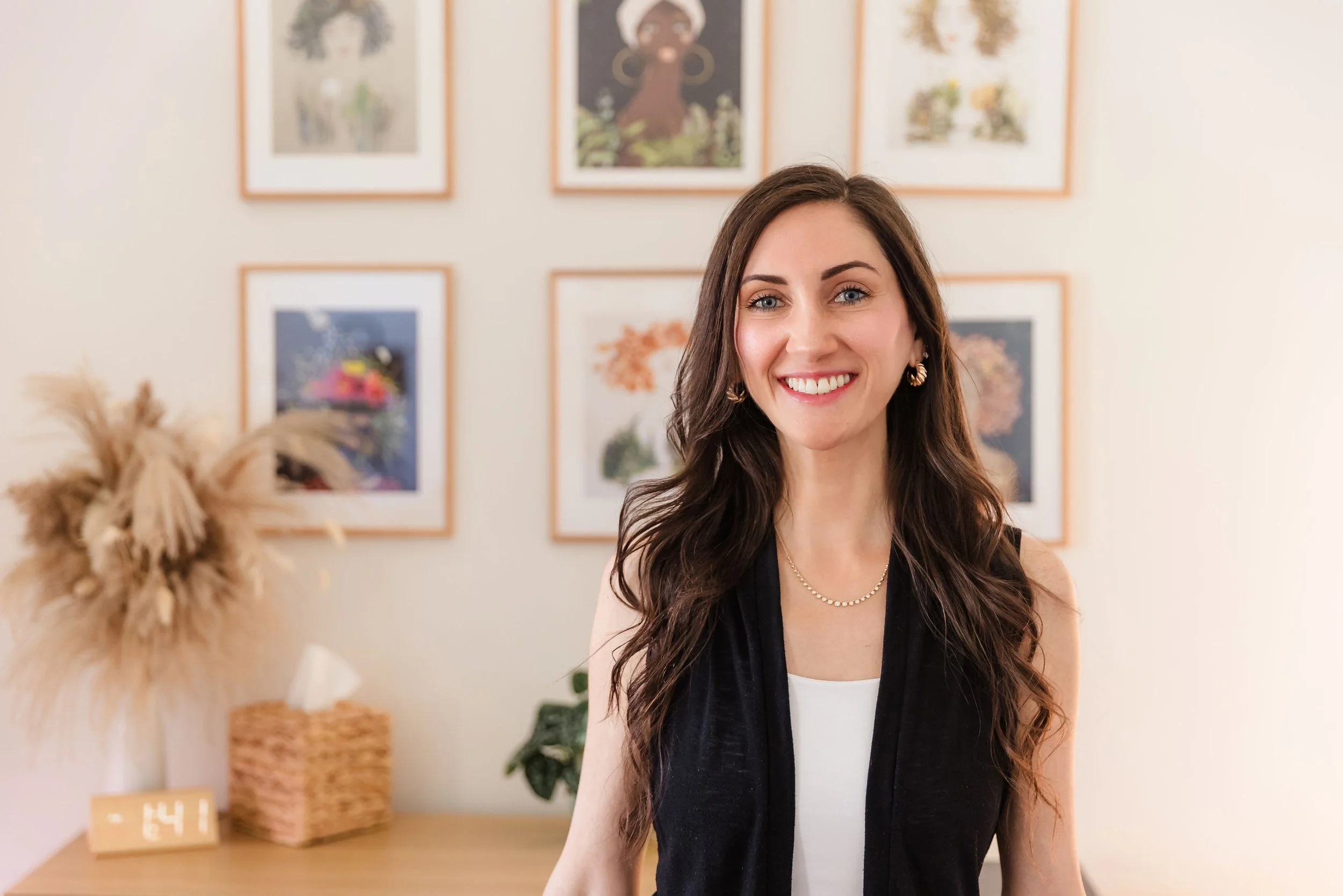 Danielle Minges relationship and sex therapist smiling with art in the background