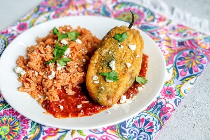 Our special today will be chile rellenos!! Each order comes with a fried pepper stuffed with cheese and served with rice and beans for $11.99. Available via doordash, online at elbarriomarket.com or by phone order 530 802 5226 🌶️ 🧀 🌵 
&iexcl;&iexc