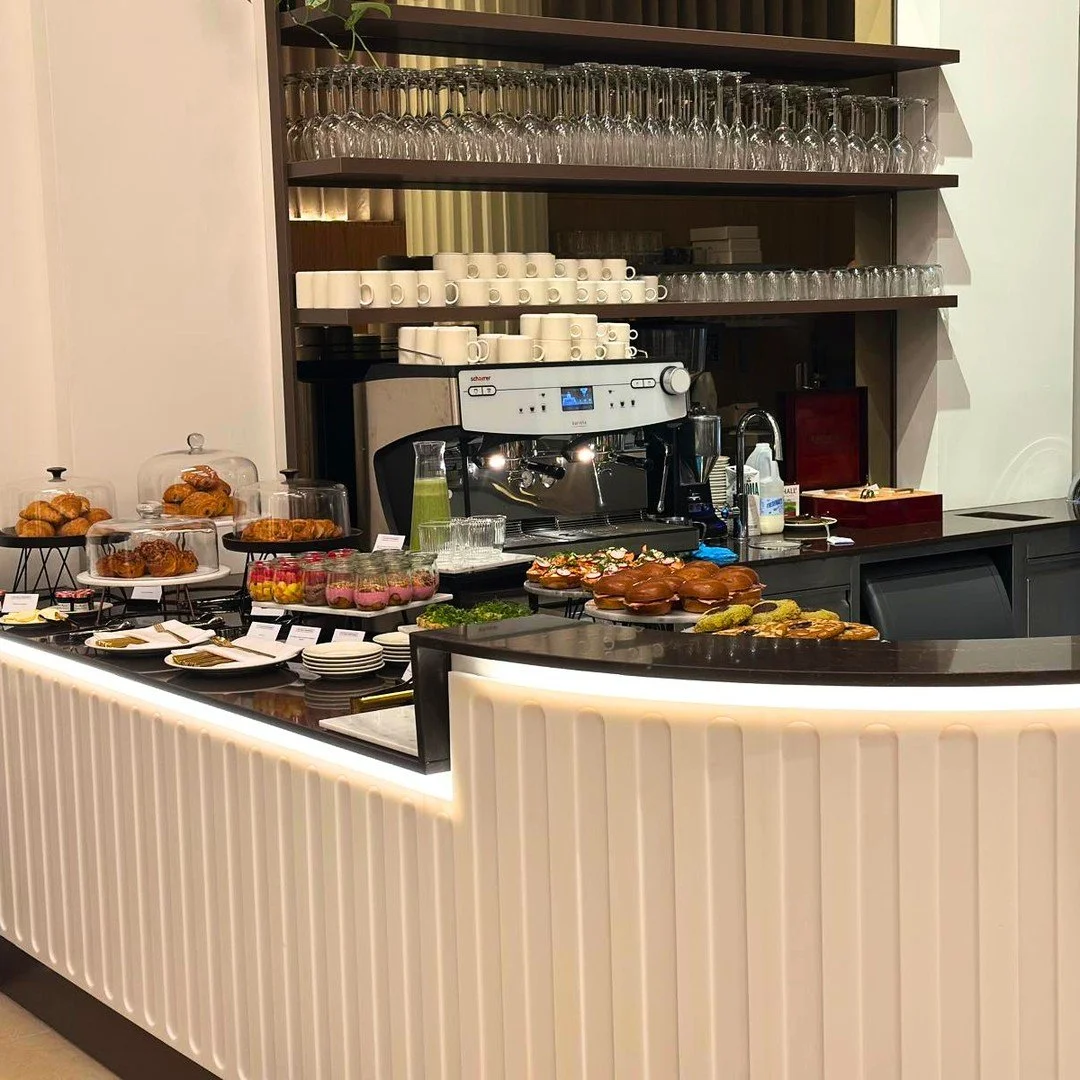 This week, we were delighted to commence services with our newest, prestigious client partner in the heart of the city. We kicked things off bright and early on Monday morning with an impressively colourful and nourishing breakfast spread at their be