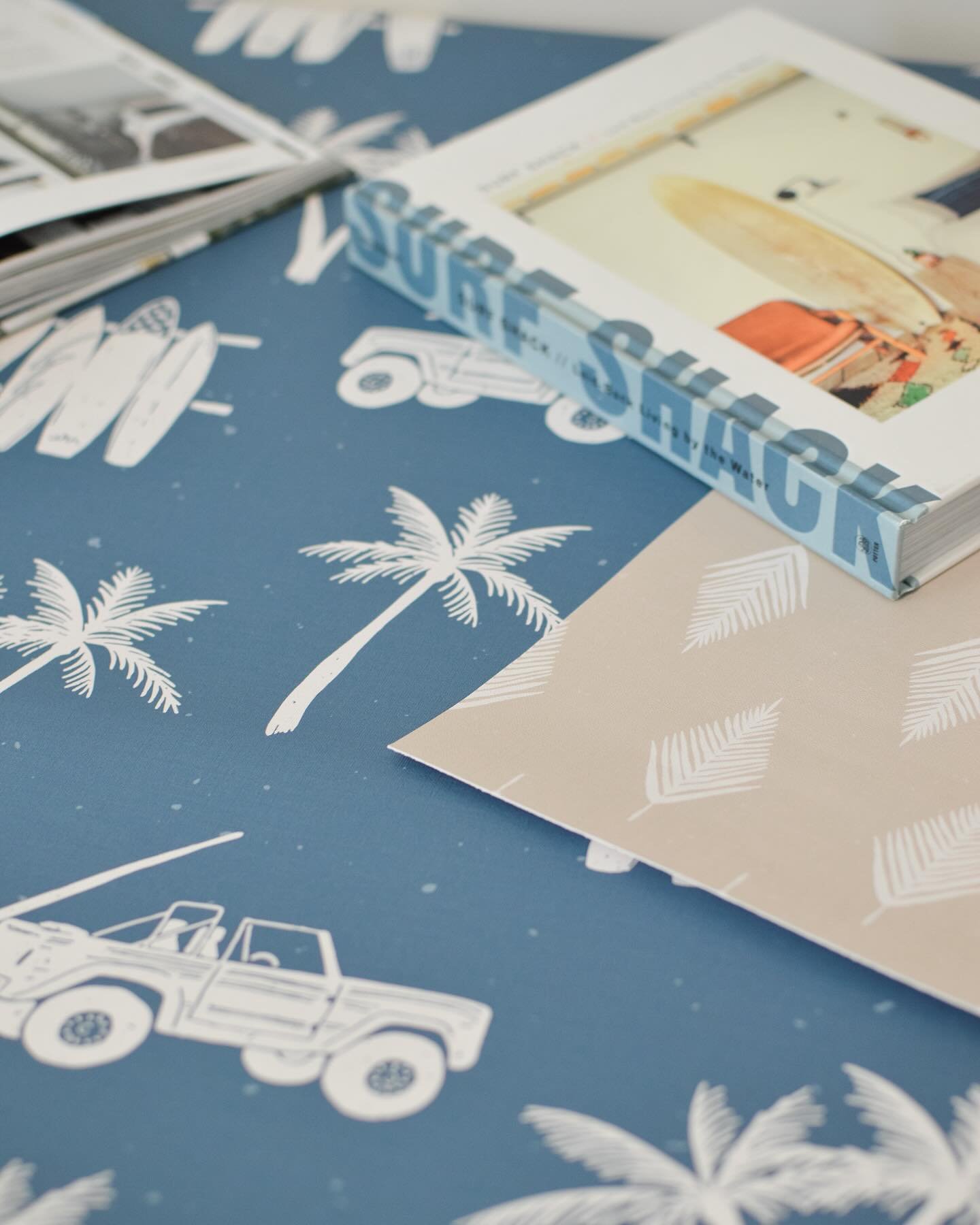 A little Surf Shack inspo for your feed! My collection with @loomwell is perfect for adding a little vacation to your every day, with prints that will elevate the coastal feel of any room in your home! 

#coastaldesign #wallpaper #coastalhomedecor #c