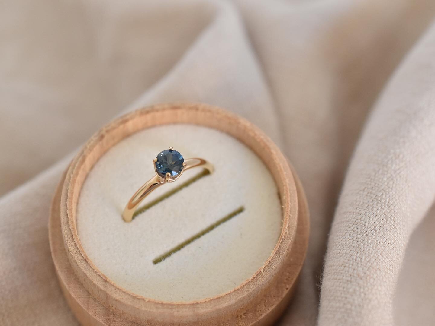 S H E  S A I D  Y E S!! || 💍 One of my proudest achievements, it was such an honour making this special engagement ring for such a beautiful couple 🫶🏼 Custom made and truly one of a kind, 14k solid gold with a stunning Australian Sapphire sourced 