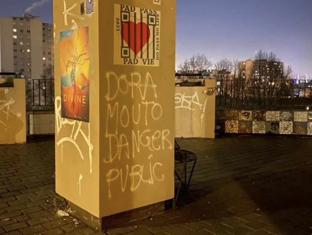 "Dora Mouto Danger Public" en plein Paris