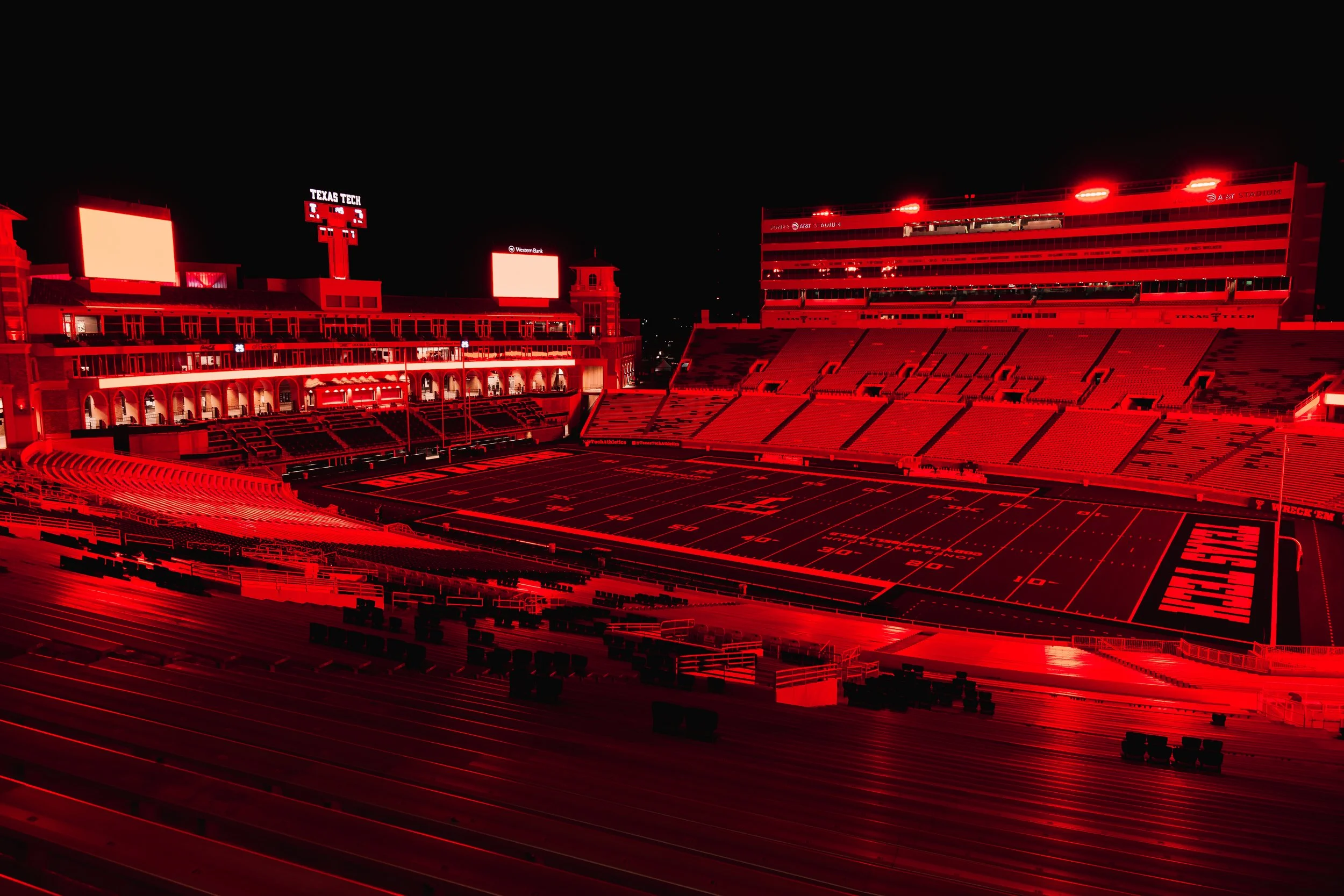 EB_RedStadium_250829-1.jpg
