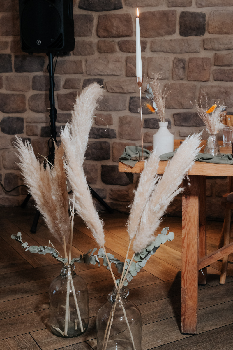 barn wedding sparkle event styling (3).png
