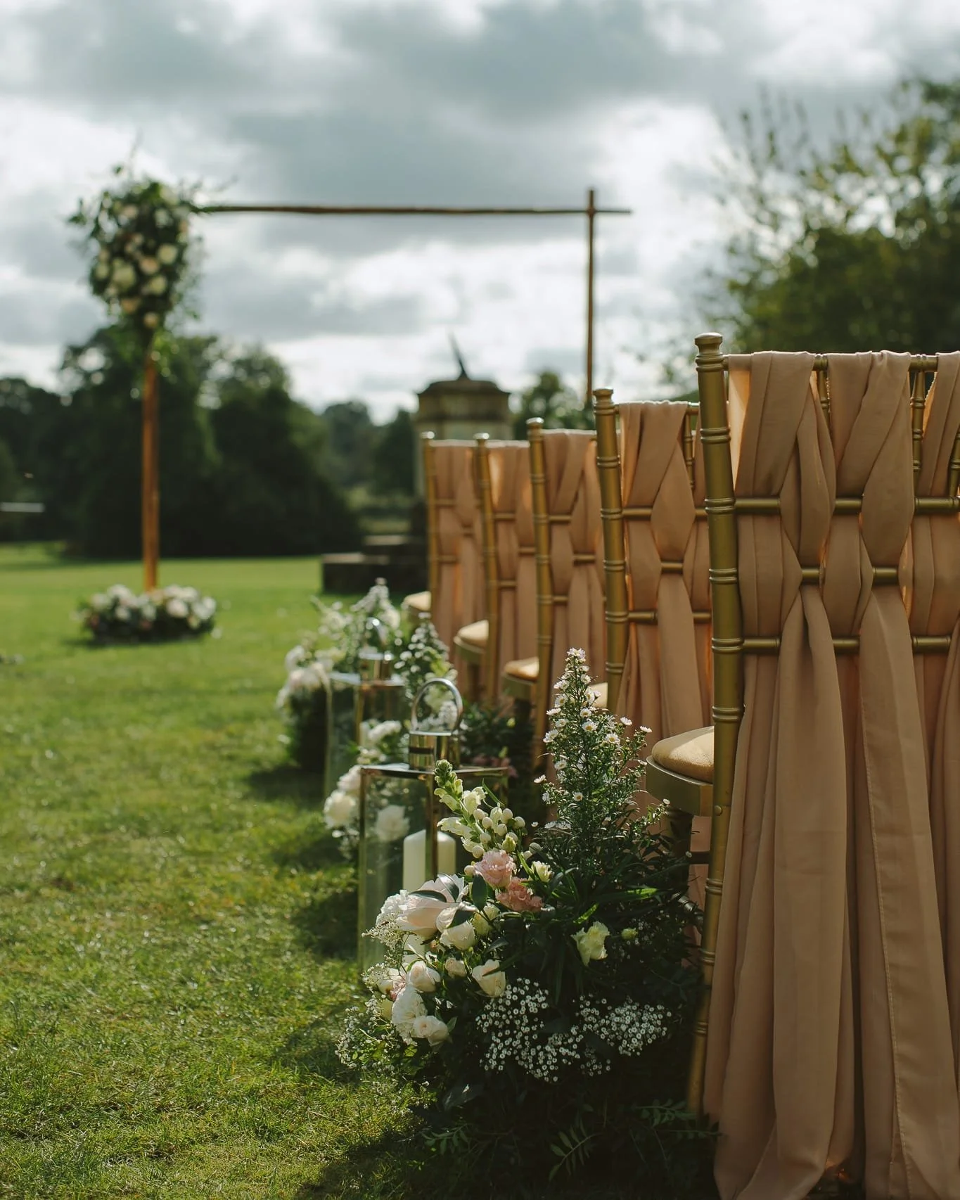 Outdoor ceremony styling