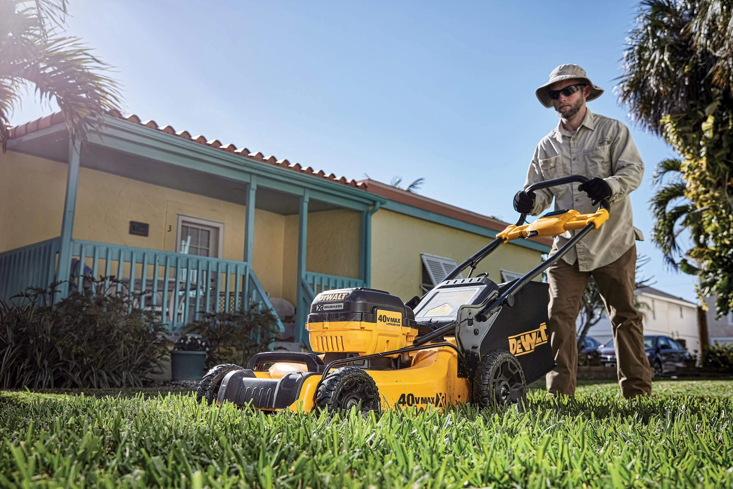 cordless-mower-mowing-grass-florida-01.jpg