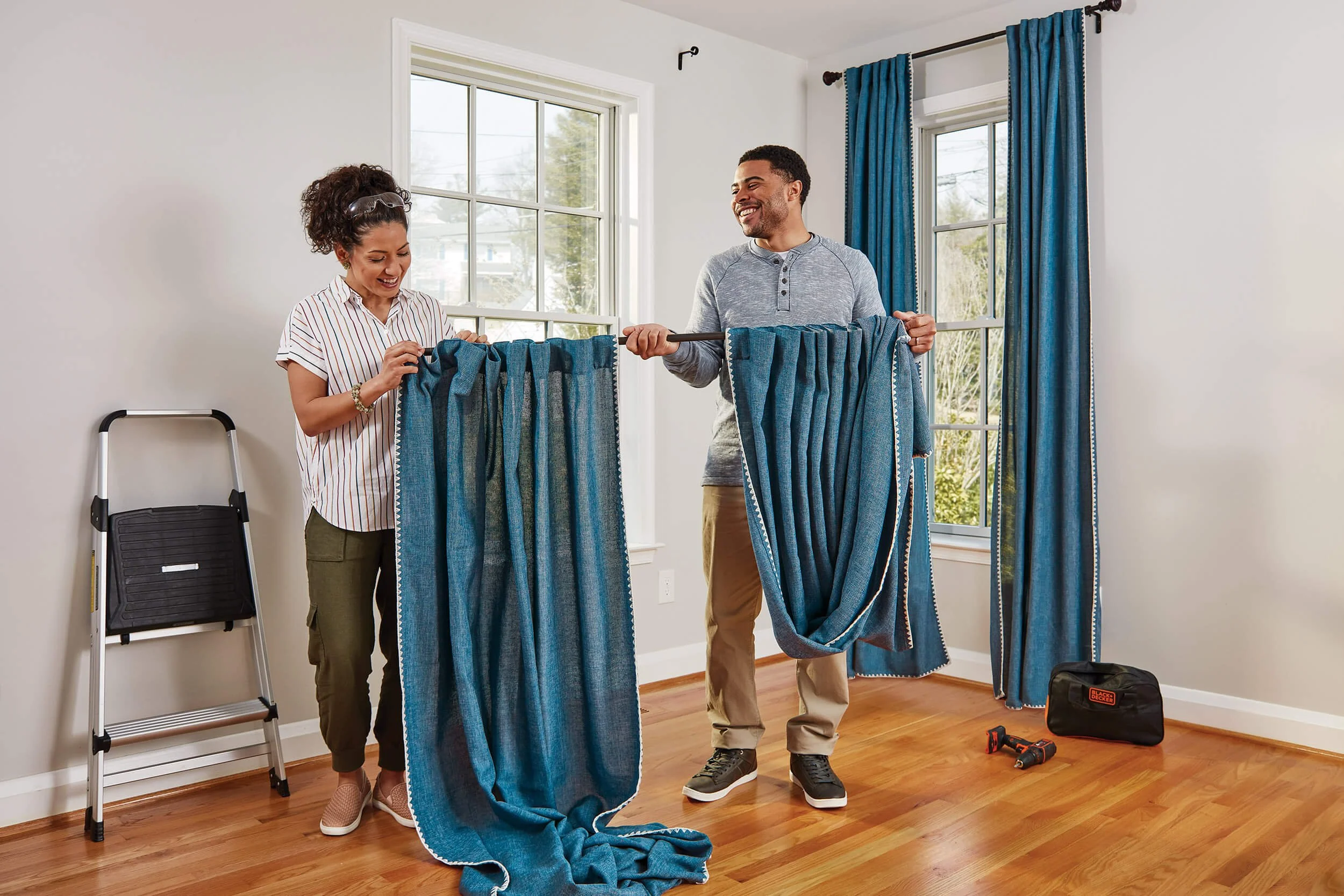 couple-assembling-curtains-rod.jpg