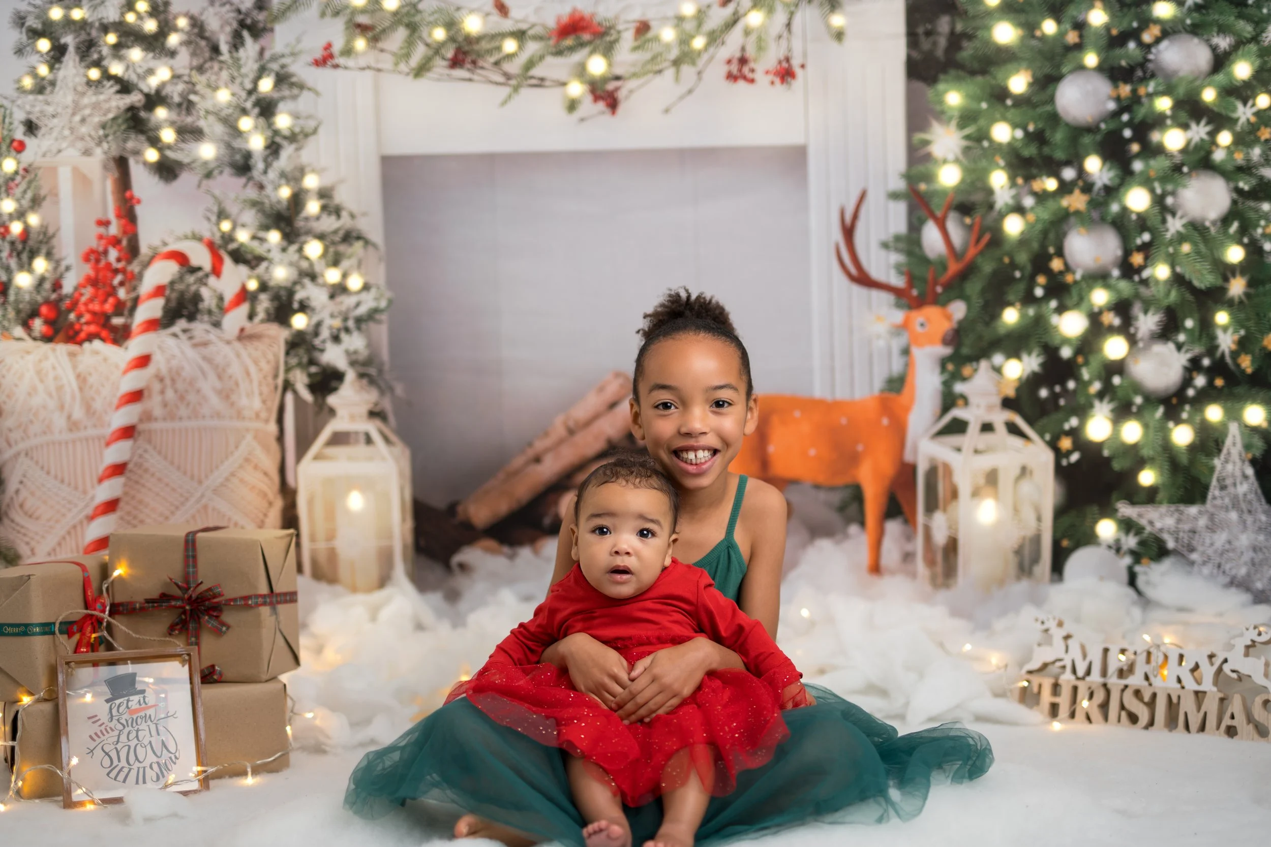 Lyla &amp; Kiara Christmas Mini Session