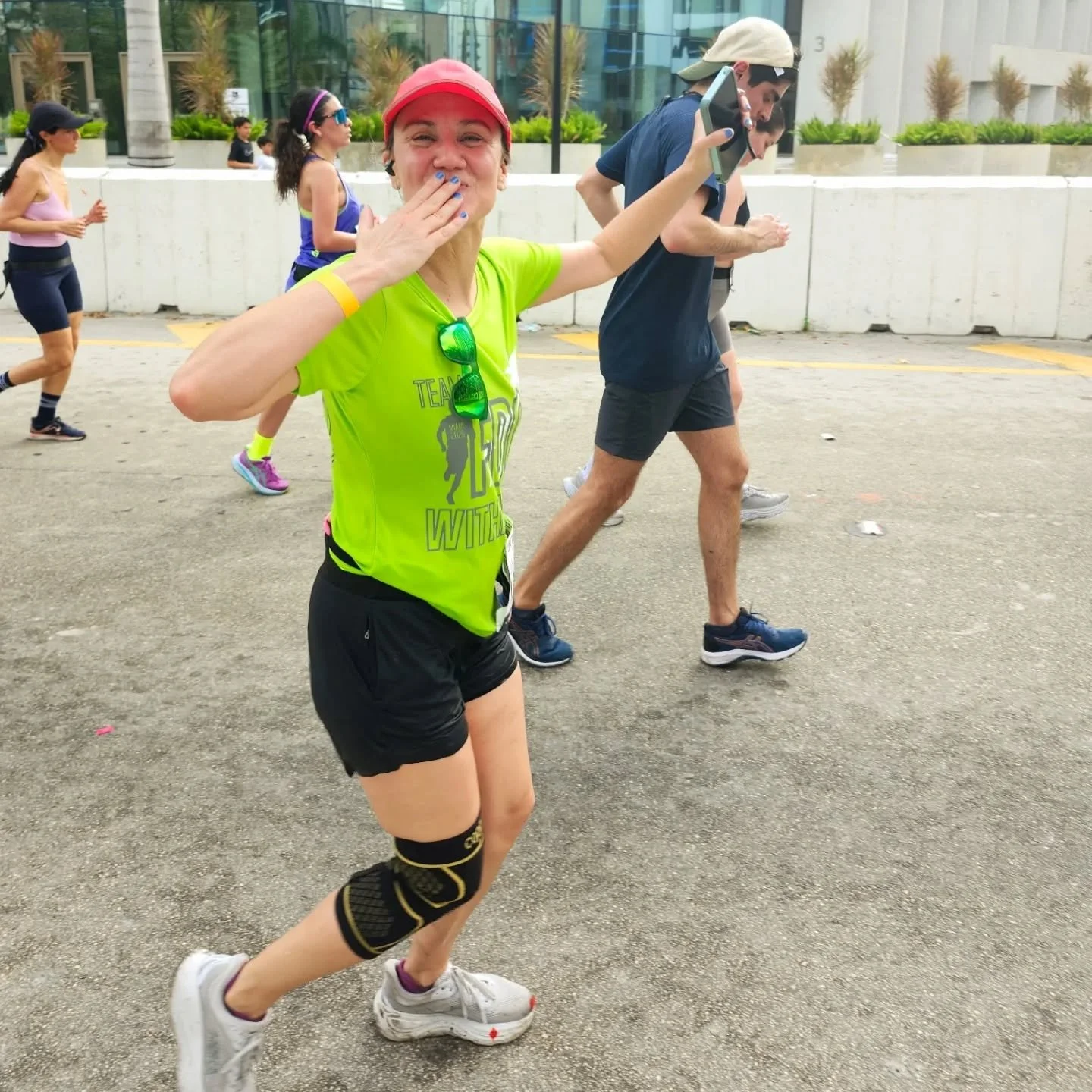 Set a goal. Joined @team_fdc. Trained over 20 difficult weeks. Completed Miami Half Marathon 2025. 🏅✅

Highlights included getting soaked by @marcelo.granda_scott
and other members of the @bxc_project team, and having friends show up to cheer me on 