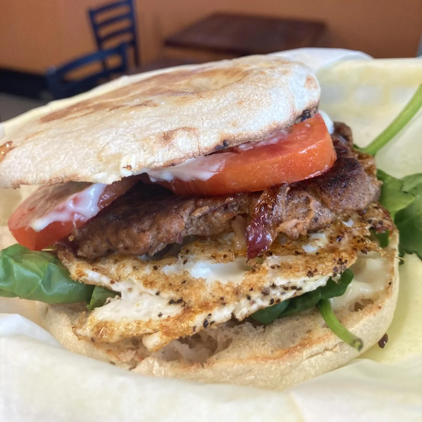 🌈Finally a new special! 🌈
Greek inspired lamb patty, fried egg, spinach, tomato, béchamel sauce and feta cheese
#207 #maineeats #mainebreakfast