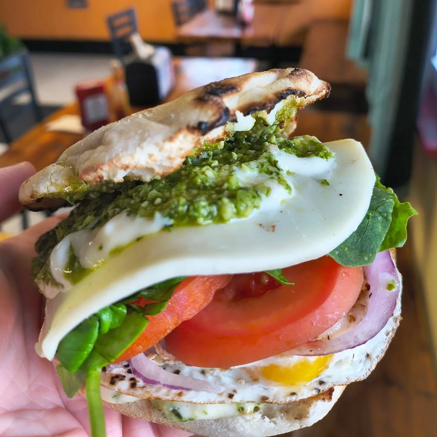 💚 Special💚
Fried egg, pesto, garlic mayo, red onion, spinach and tomato on an English muffin
#207 #maineeats #mainebreakfast