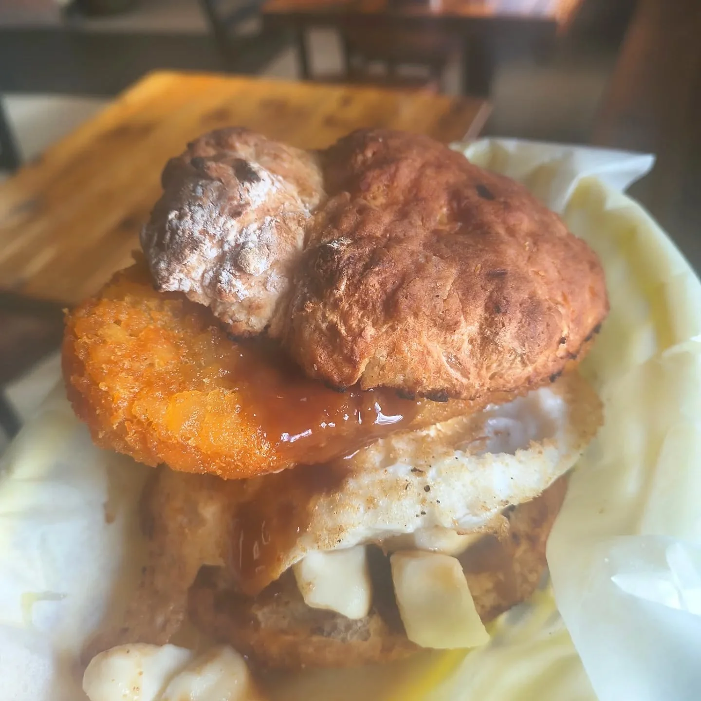 ⭐ Poutine breakfast sandwich special ⭐ 
Fried egg, has brown, cheese curds and gravy on a biscuit!

#207 #maineats #poutinelove