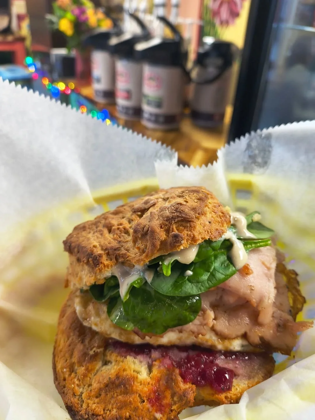 🍂 Gobbler special! 🦃 
Smoked turkey, fried egg, cranberry sauce, greens and rosemary aioli on a brown butter sage biscuit!
⭐Preorder biscuits for the holiday now! Available to order online ⭐

#207 #maineeats #gobblegobble