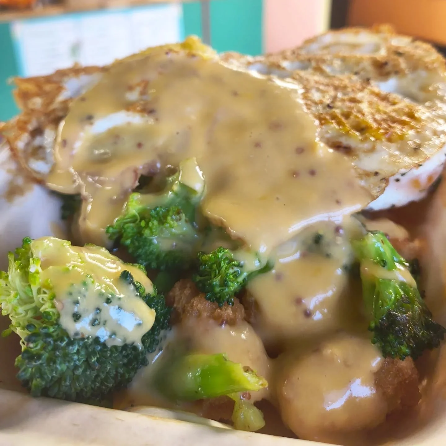 🎉Special🎉
Tater tots, grilled broccoli, 2 eggs, cheddar cheese sauce and your choice of meat!

#207 #maineeats #winterbreakkie