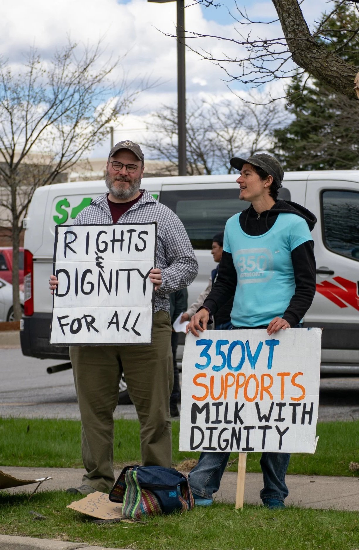  Two 350VTers chat while holding signs on the picket. 