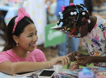 Service and Social Society STUDENTS Create Bracelets and Color with Foster Kids at Storybook Village
