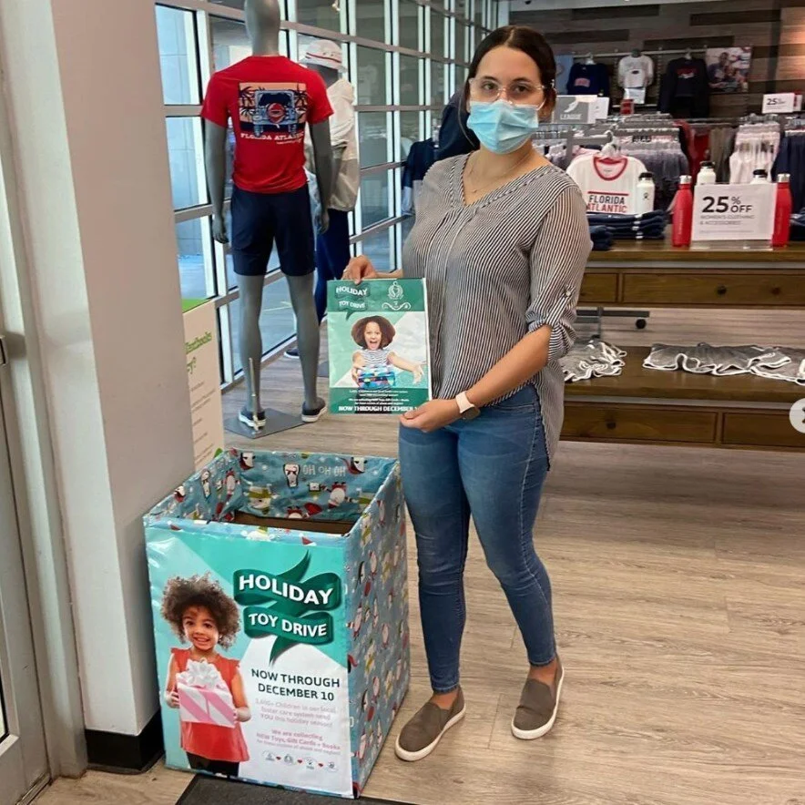 FAU Chapter Brings in the Holidays