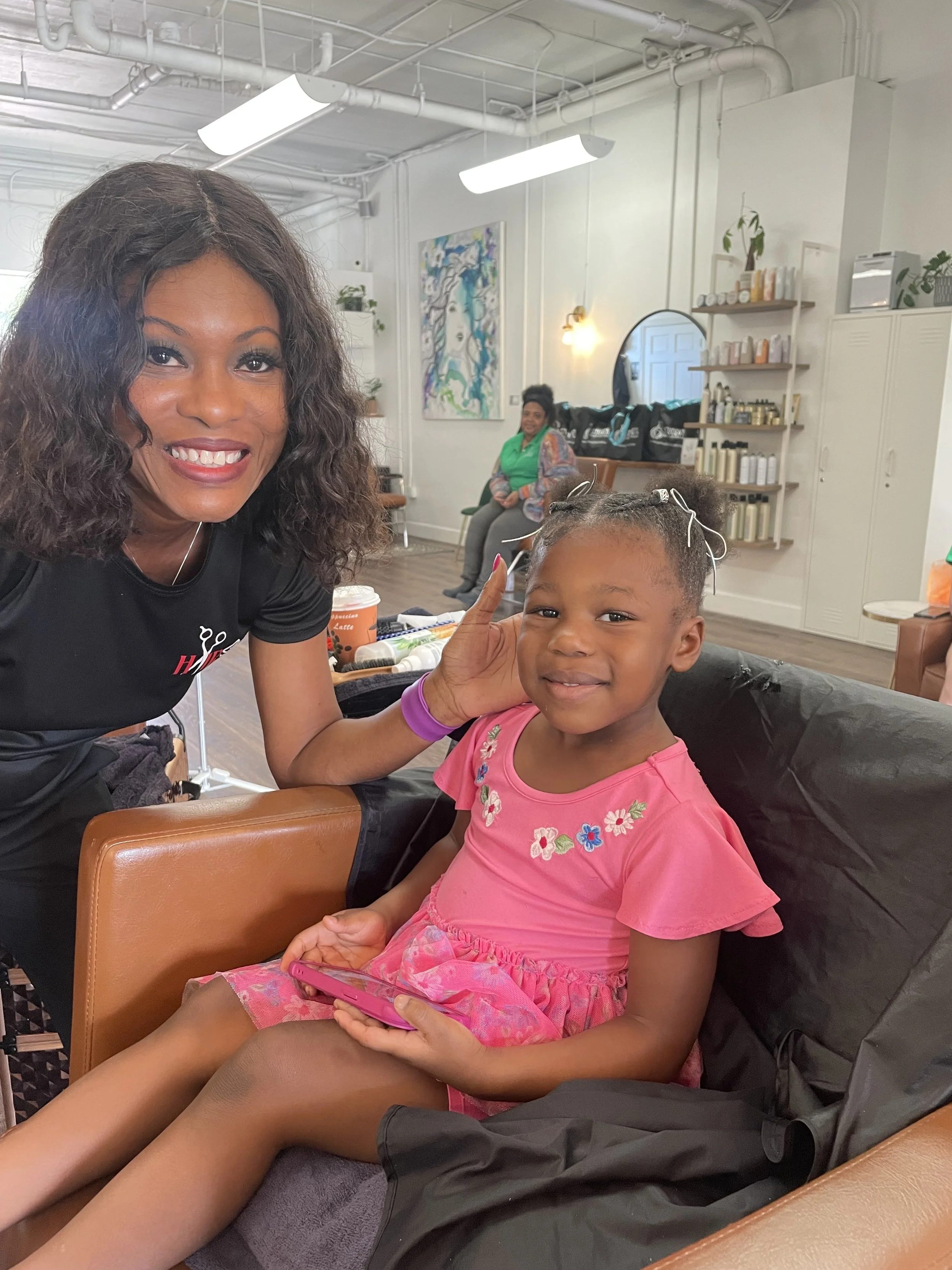 Spanish River High School STUDENTS Lead Textured Hair Care Event Supporting Foster Youth