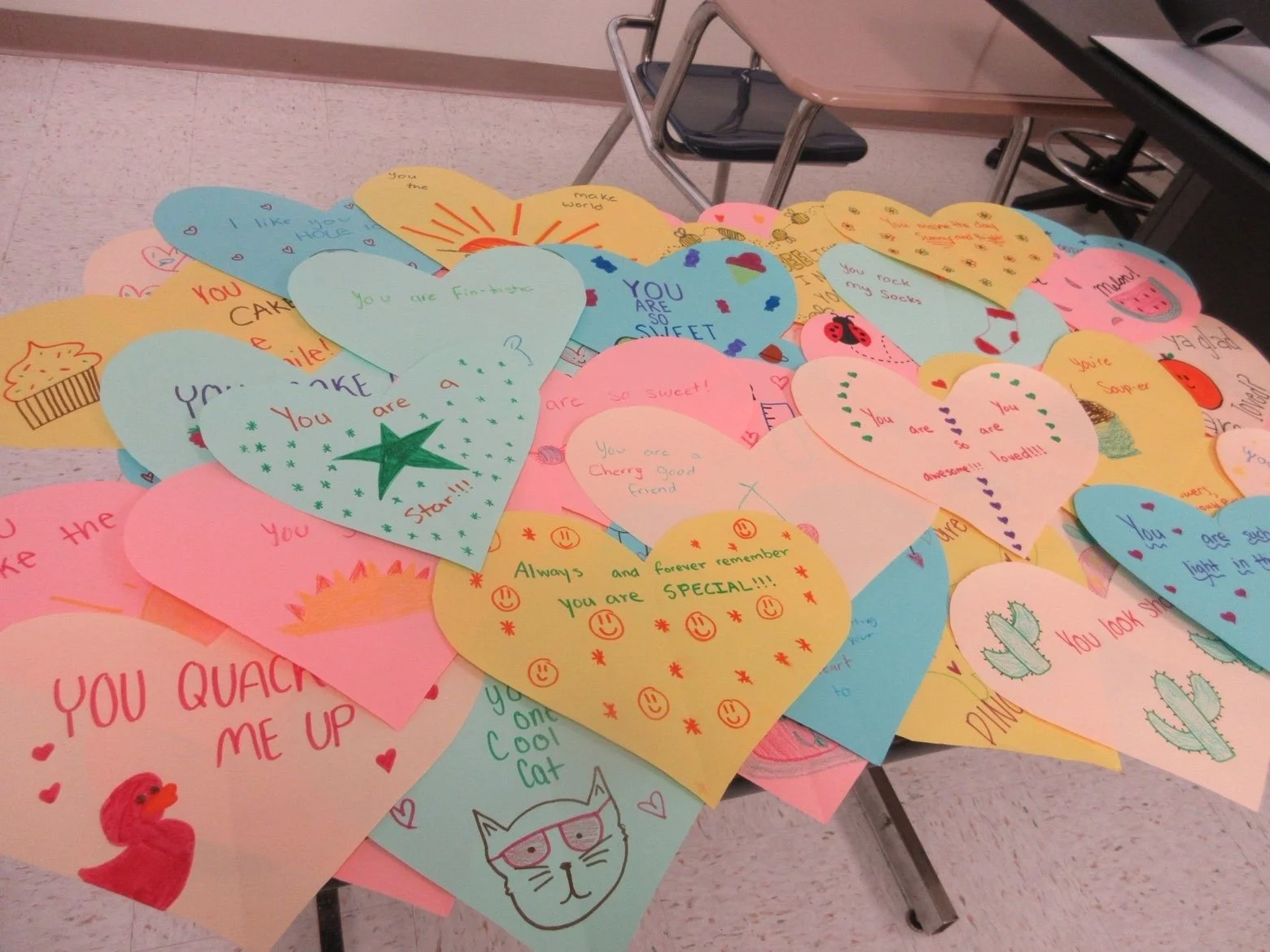 FAU University STUDENTS Spread Love and Support: Owls Chapter Delivers 100+ Heart Notes to Foster Youth