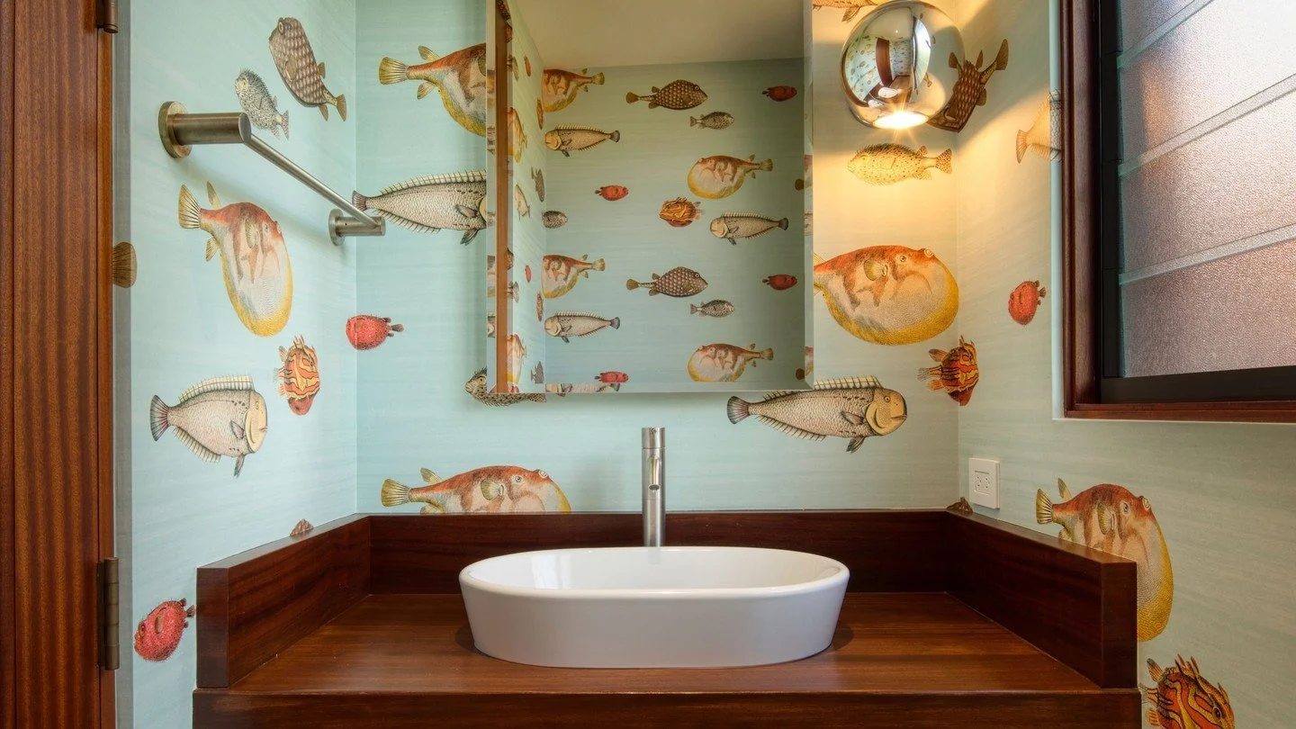 We love when our clients work in personal touches, like this super fun fish wallpaper in the Niuiki Residence.

#hawaiihomedesign #bathroominspo #bathroomdesign