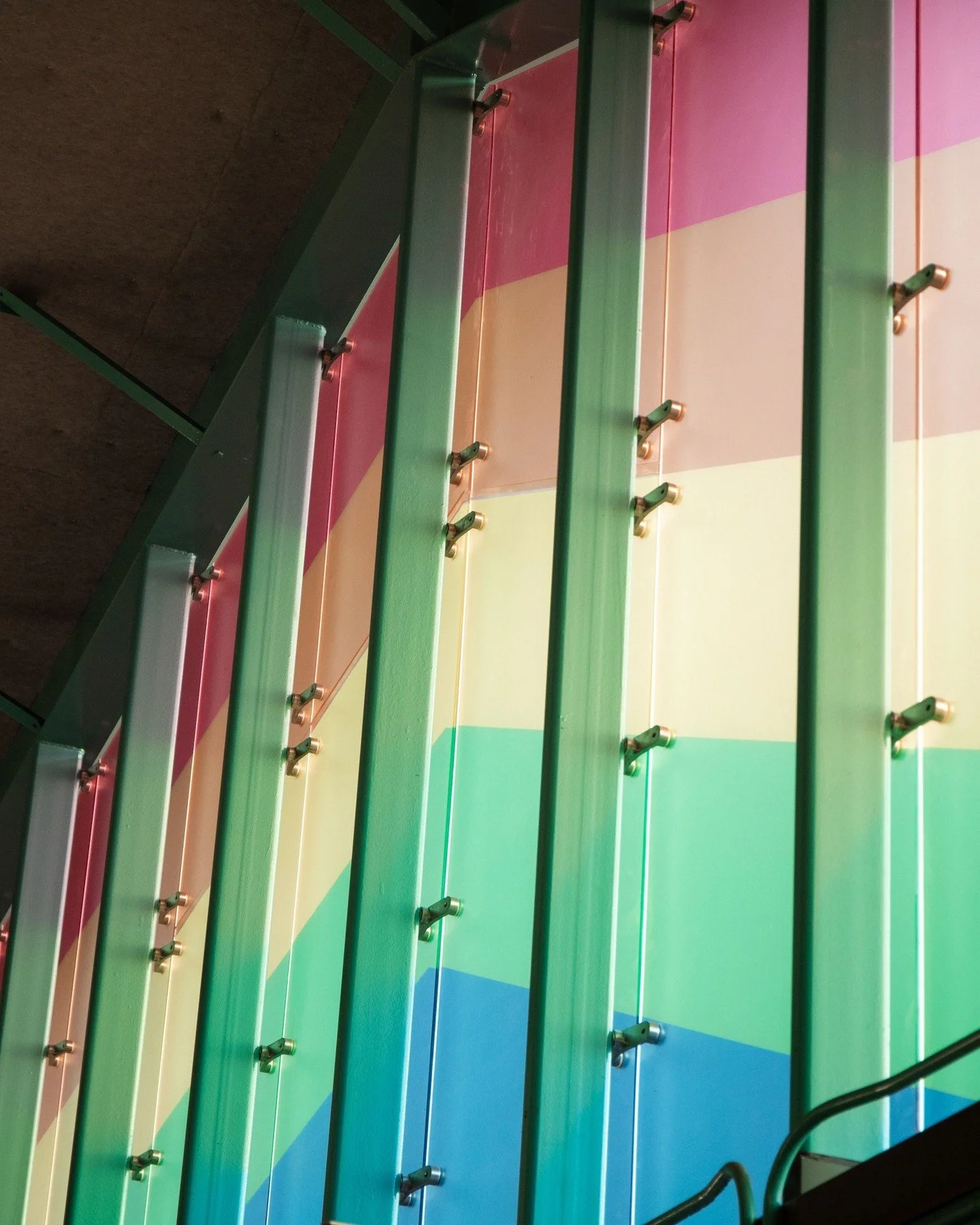 @3form's Koda XT with a colorful rainbow digital print, brings color and eye-catching details to the exterior of this elementary school pavilion. Its translucency invites the natural light to play with its highlights and lowlights.