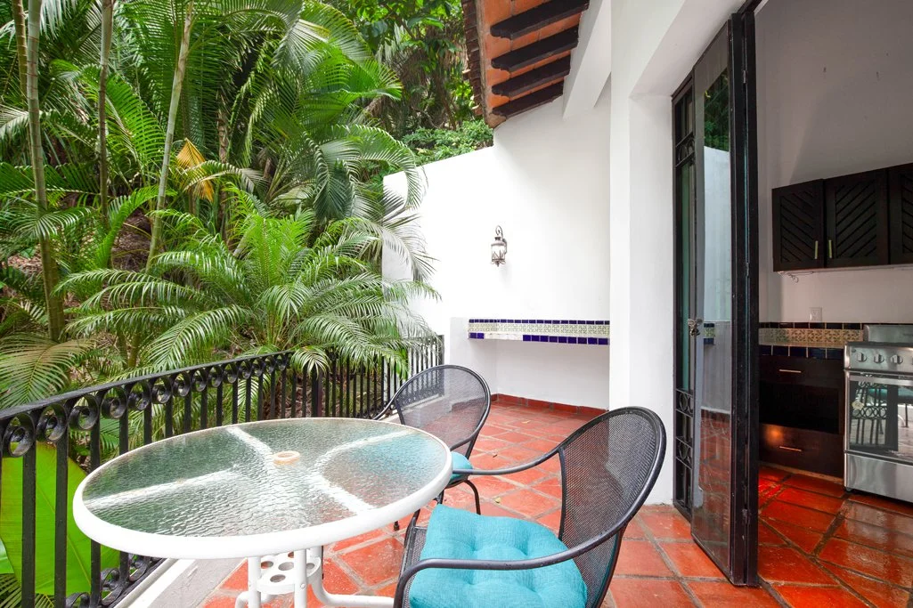 1e. kitchen balcony suit.jpg