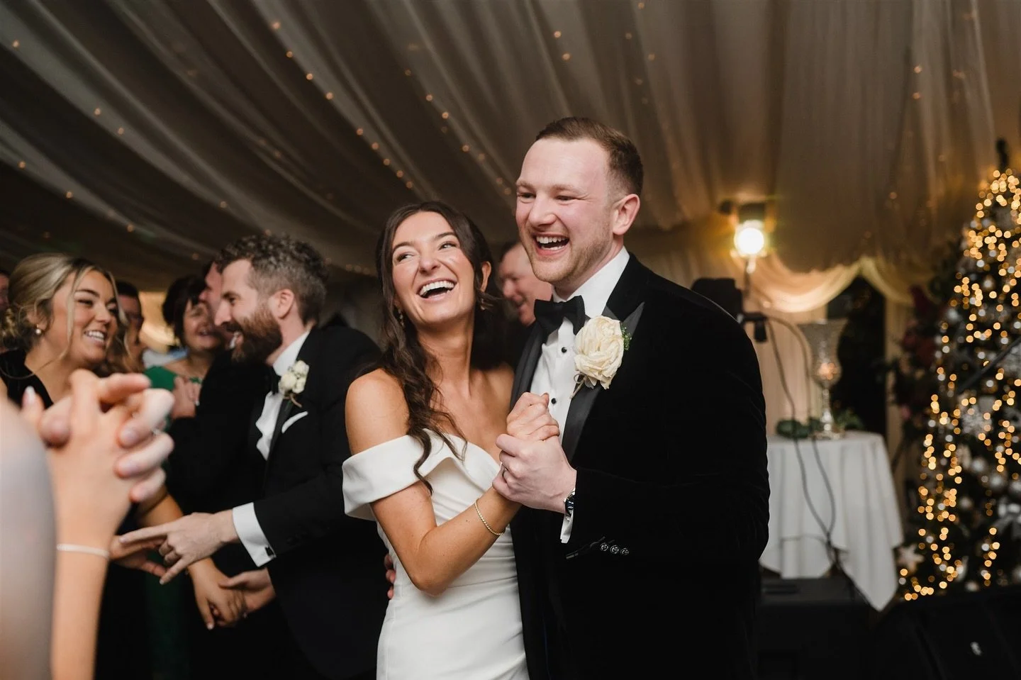 L&amp;E 🤍
@castleleslie #firstdance #partytime #weddingdance #funtimes #weddingphotography #weddingday #funcouple #weddingphotography #weddings #castleleslie #castleleslieweddings 
@springbreakireland @laura_mc_guirk_ @castleleslie