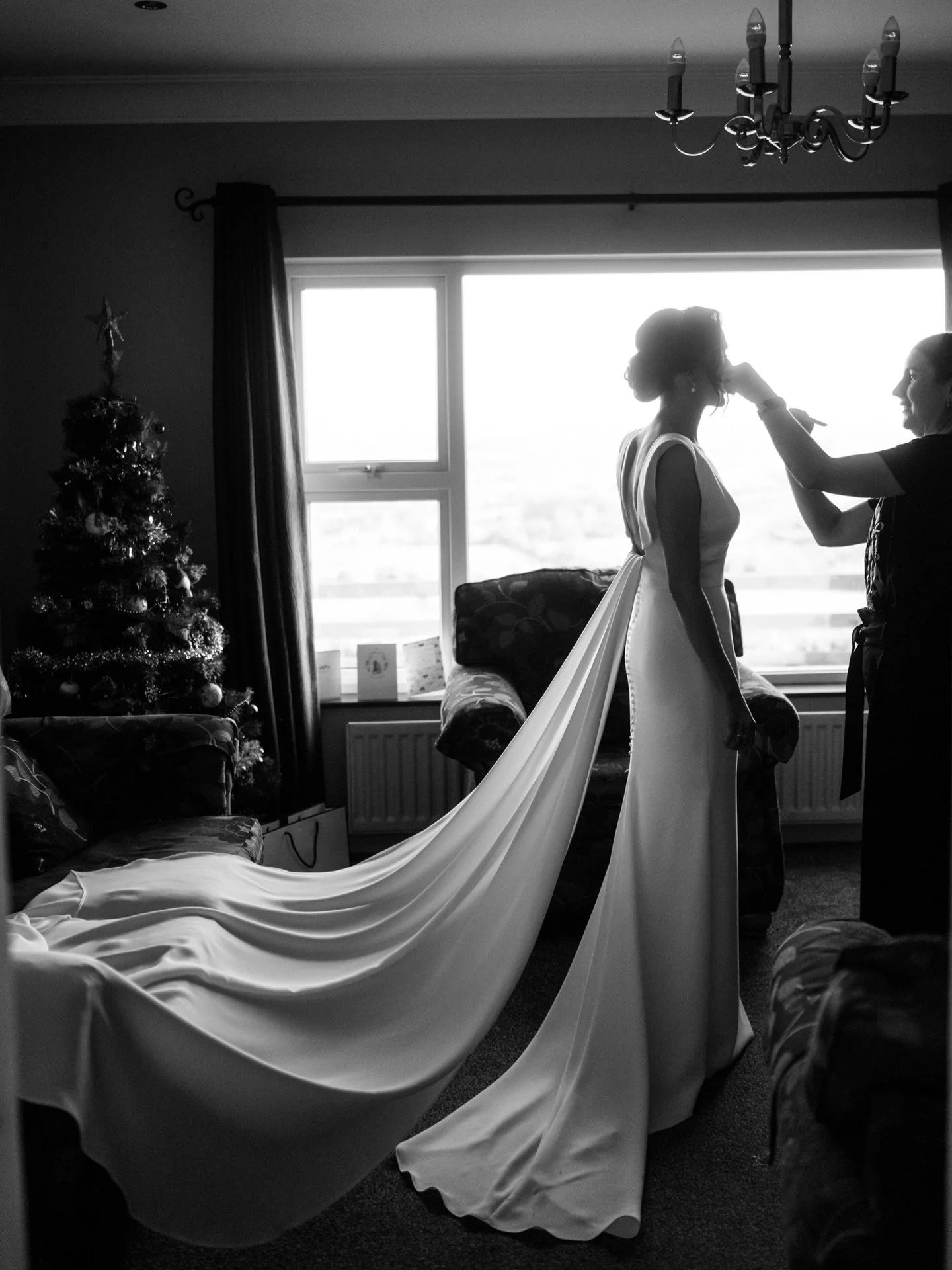 The dress 🤍 @breegey93 @loveelliebridal 
.
The shoulder detail, the attached trail.. so much to love about breeges dress&hellip; just stunning. 
.
@roseybreen doing her final touches on bridal prep morning. 
@ellen.lunney 
@cmp_productions 
@juliemc