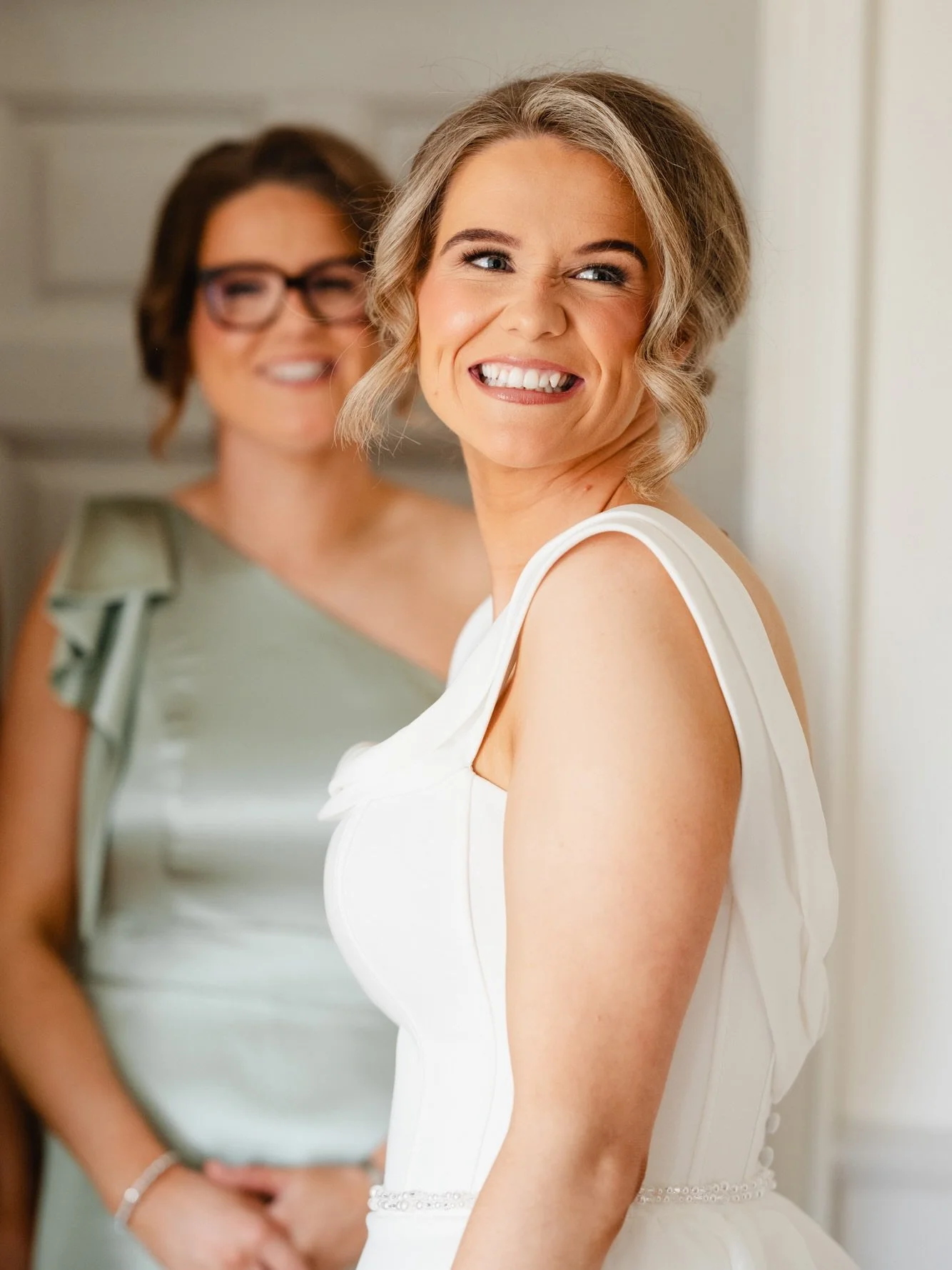 Little moments, Special moments 🤍
.
#mumanddaughters❤️ #motherodthebride #bride #bridalprep #weddingday 
@romantique.bridal @bobby_at_motion_media @tinytitan.agency @catherinesawyersmakeup @anita_mccoole