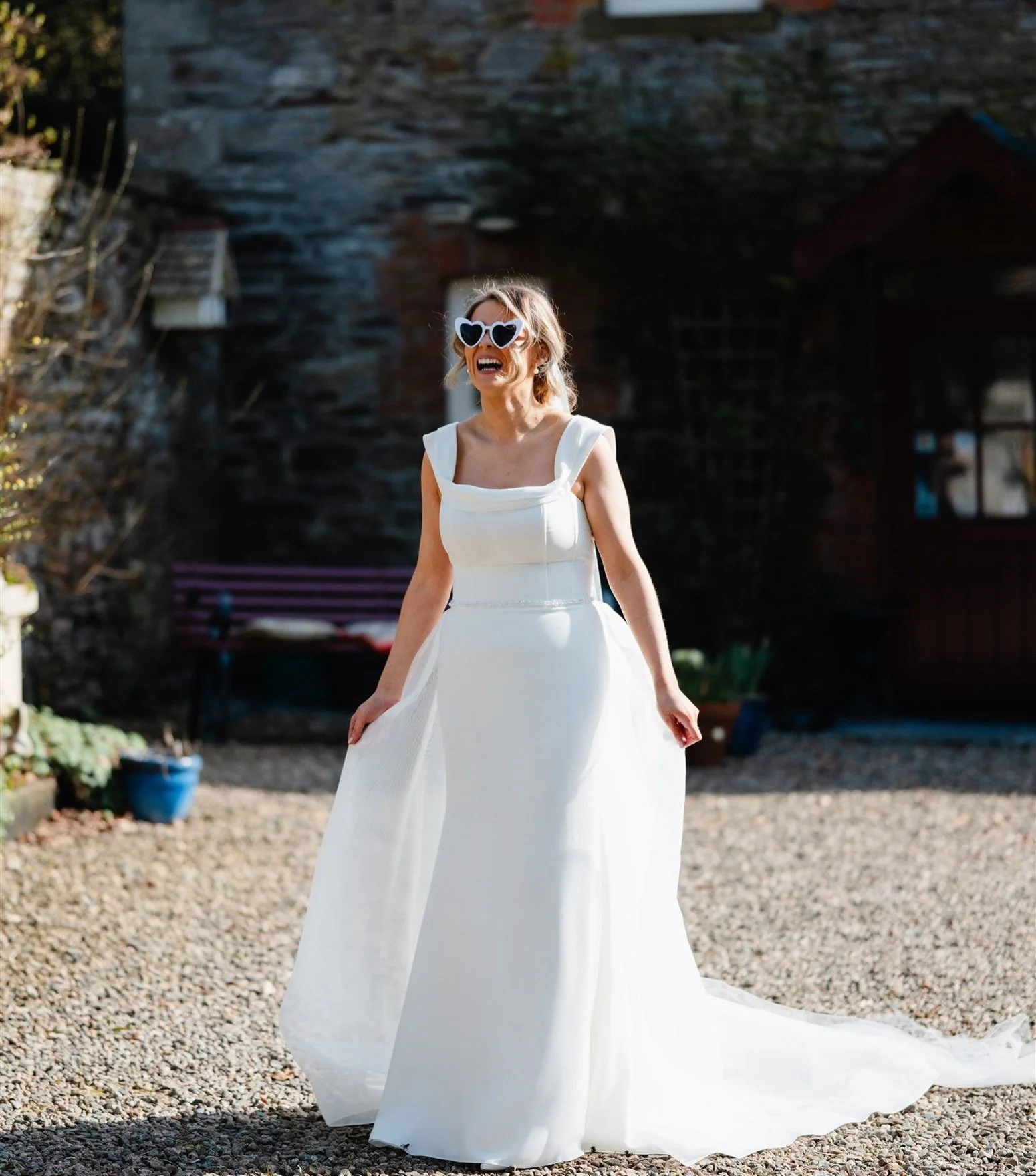 Soak up the sun ☀️
@aliciamcgoldrick090 #weddingday #irishbride #happy #bride #weddingphotography