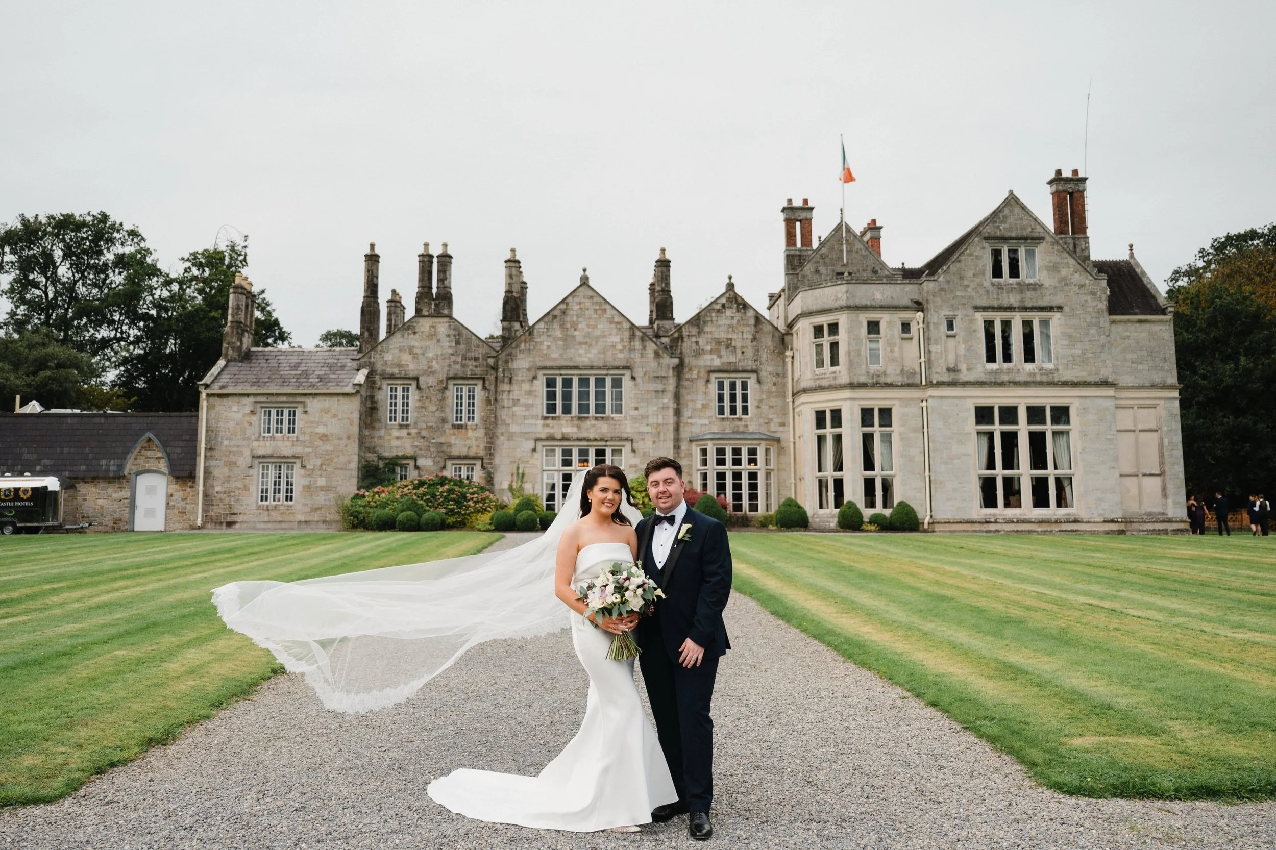 🤍
.
@aileen.donnelly.750 @kevinhughes1394 
@loughrynncastle 
@bumblebeegarden_florist 
@elaina_makeup 
@jolenefeenanhair 
@matthew_fields_media_ 
@niamhmcglincheymusic