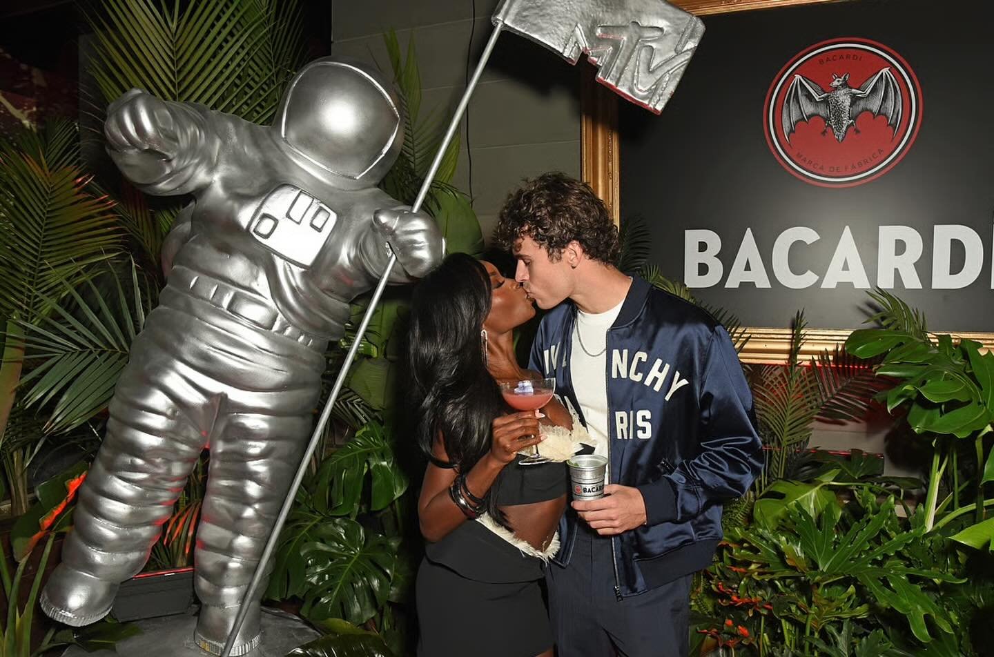 2025 Recap: we love seeing celebrities in front of our plant installs! 🤌🌴