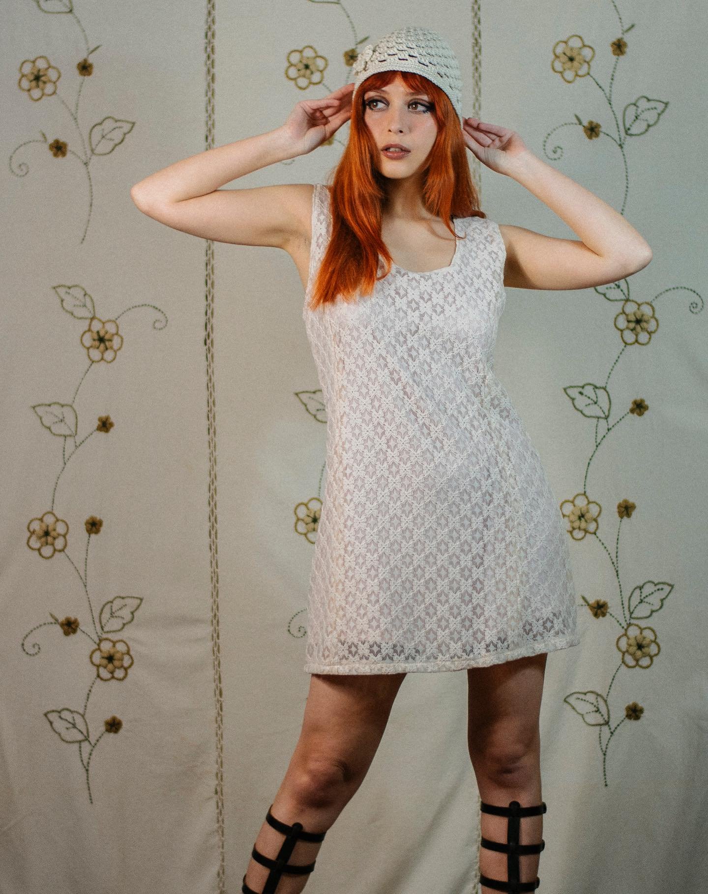 Presenting the Milos White Lace Minidress✨
A wardrobe staple for any vintage gal for the summer season, made in deadstock lace and lined with cotton!🌼
.
.
.
.
.
.
.
#70s #women #fashion #60s #orange #handmade #groovy #vintage #retro #orange #hippie 