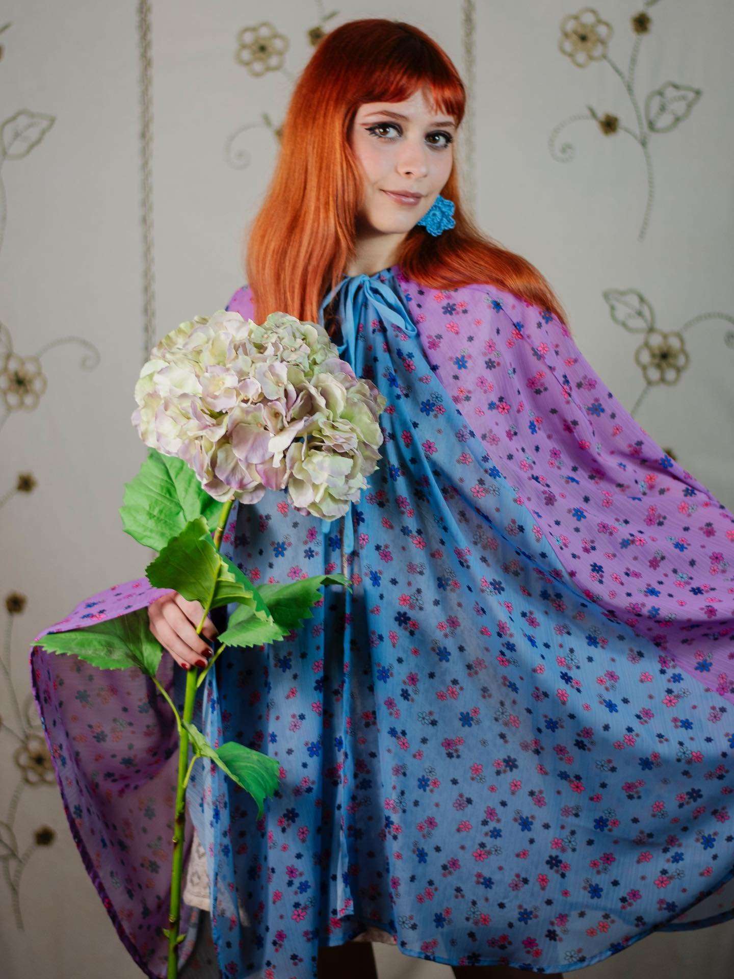 Feeling like a fairy in the Delphi Patchwork Cape✨
.
.
.
.
.
.
.
#70s #women #fashion #60s #orange #handmade #groovy #vintage #retro #orange #hippie #hippy #groovystyle #1960s #1970s #vintagefashion #retrofashion #flowers