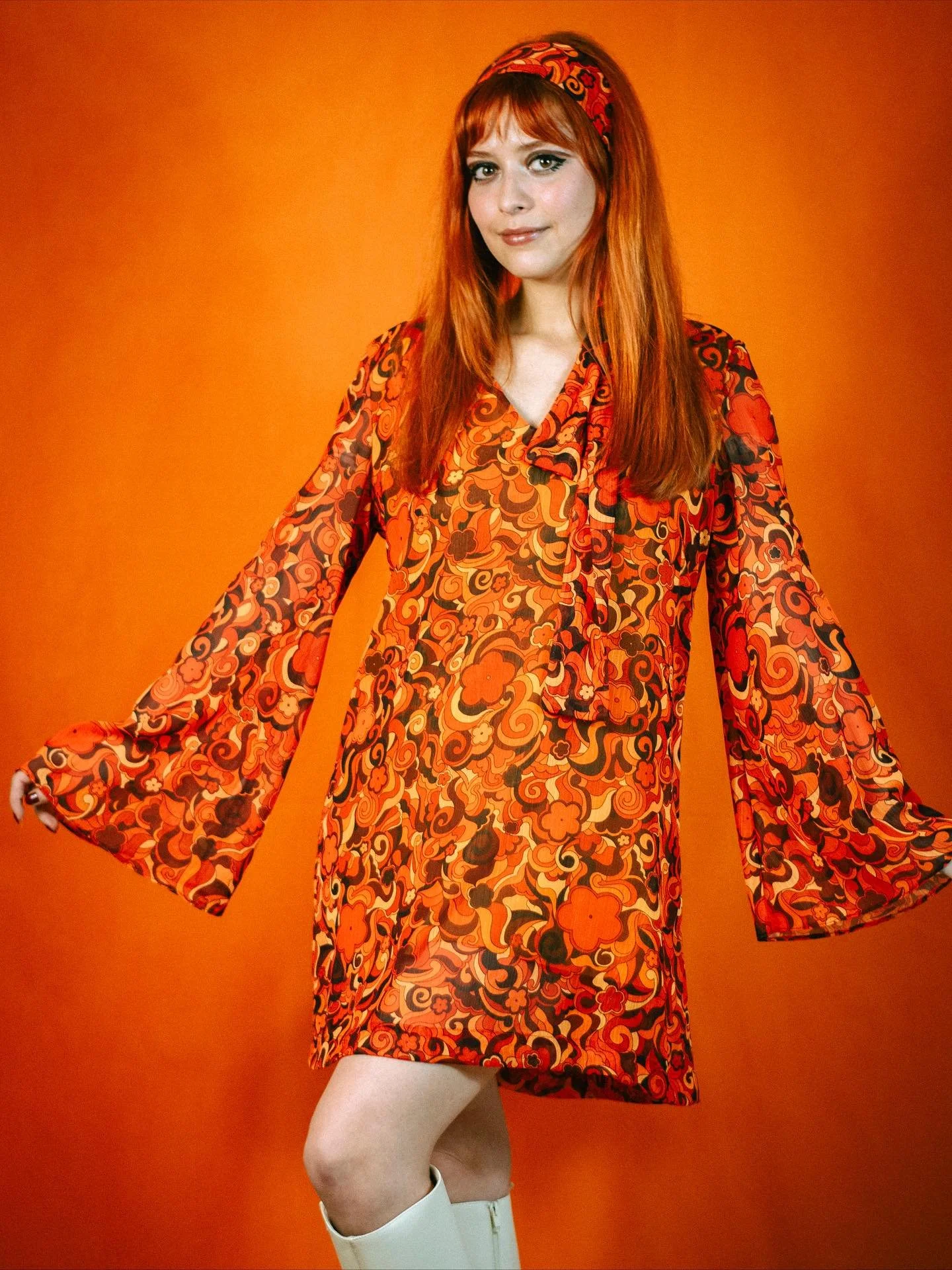 Dressing in all shades of orange to celebrate spooky season!🍂✨
Get your Kaleidoscope Orange Minidress before they are gone for good, only 3 available!
.
.
.
.
.
.
.
#70s #women #fashion #60s #orange #handmade #groovy #vintage #retro #orange #hippie 