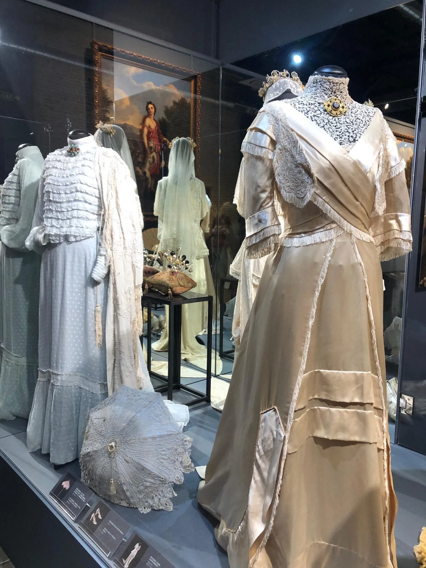 In honor of our new collection release we visited the beautiful @victoriamuseum_barcelona 🥀
This curated collection holds garments from 1840s to the 1910s
Here&rsquo;s a selection of pictures for you to enjoy✨
.
.
.
.
.
.
.
#70s #fashion #victoriana